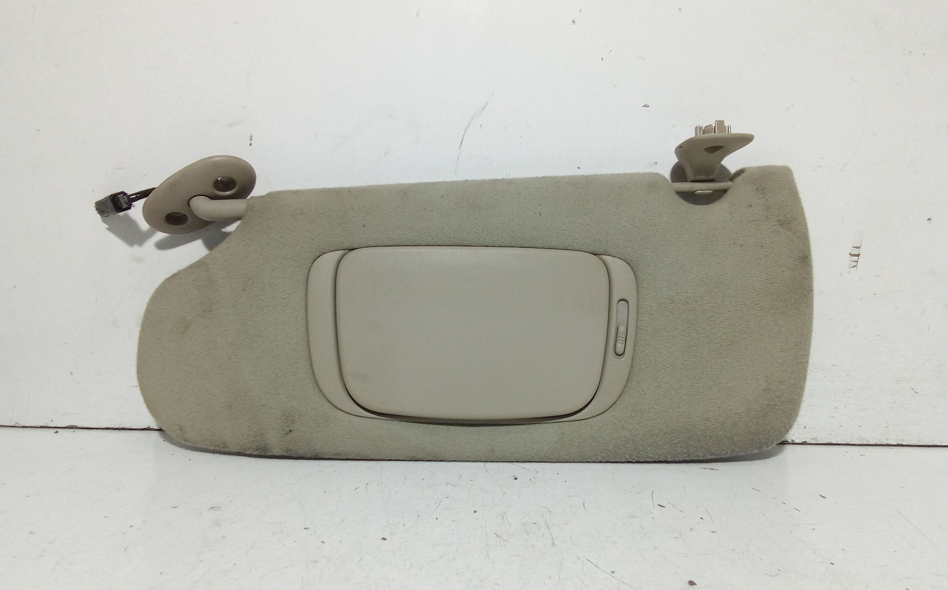 Aletta Parasole Parabrezza Sinistro K0YX59BD1AC Usato