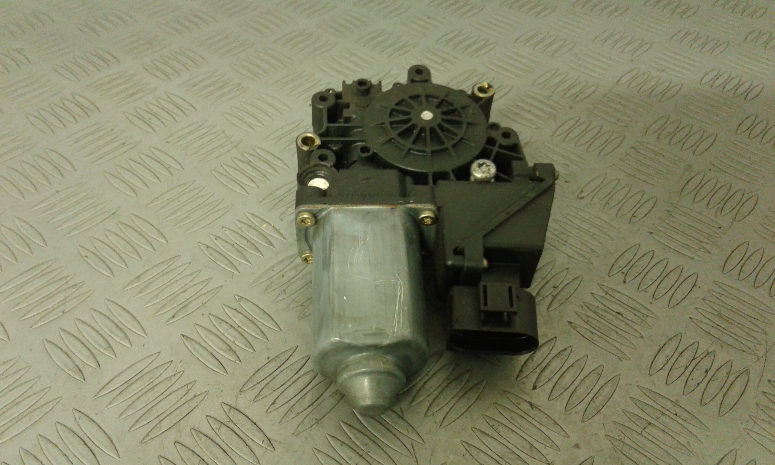 Motorino Alzacristallo Porta Ant. Destro 8E1959802G Usato