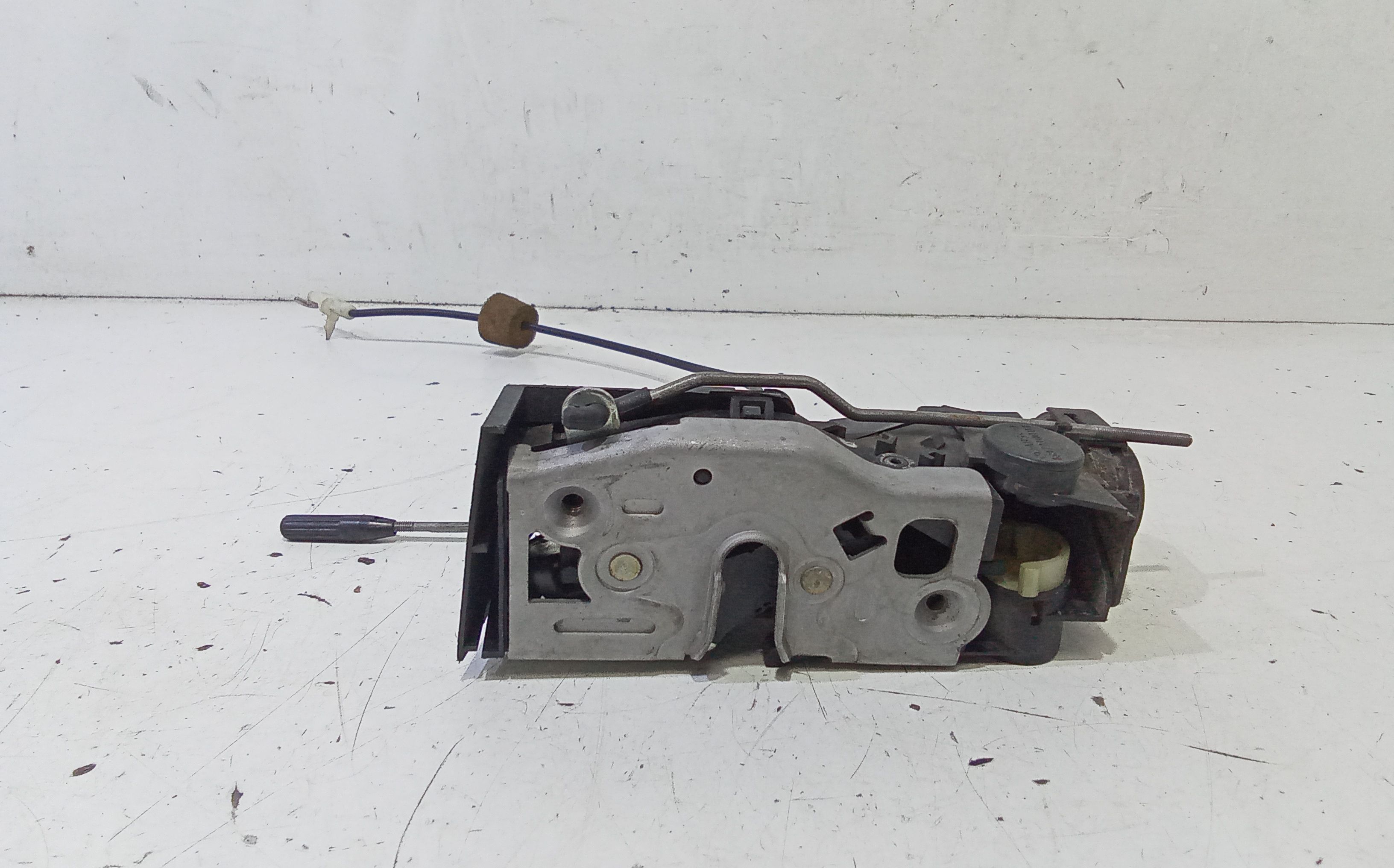 Serratura Porta Ant. Destro A1687202235 Usato