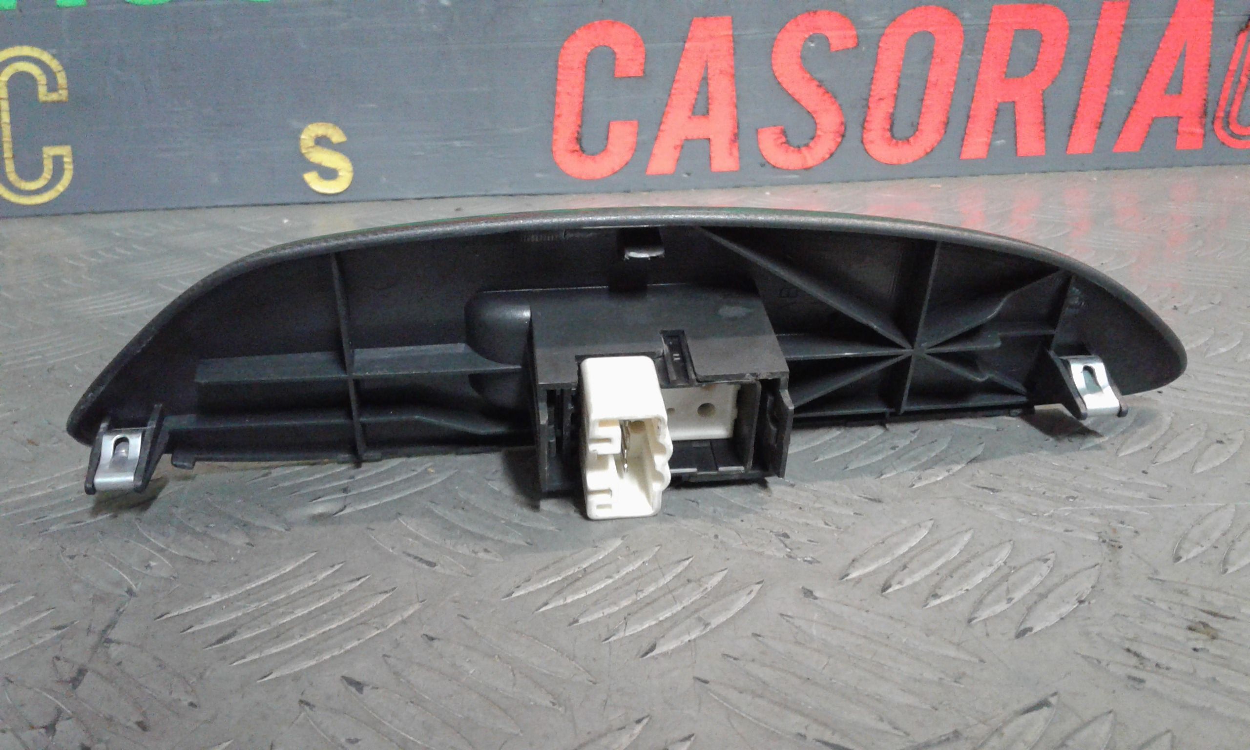 Interruttore Alzacristalli Porta Ant. Destro 8481012080 Usato