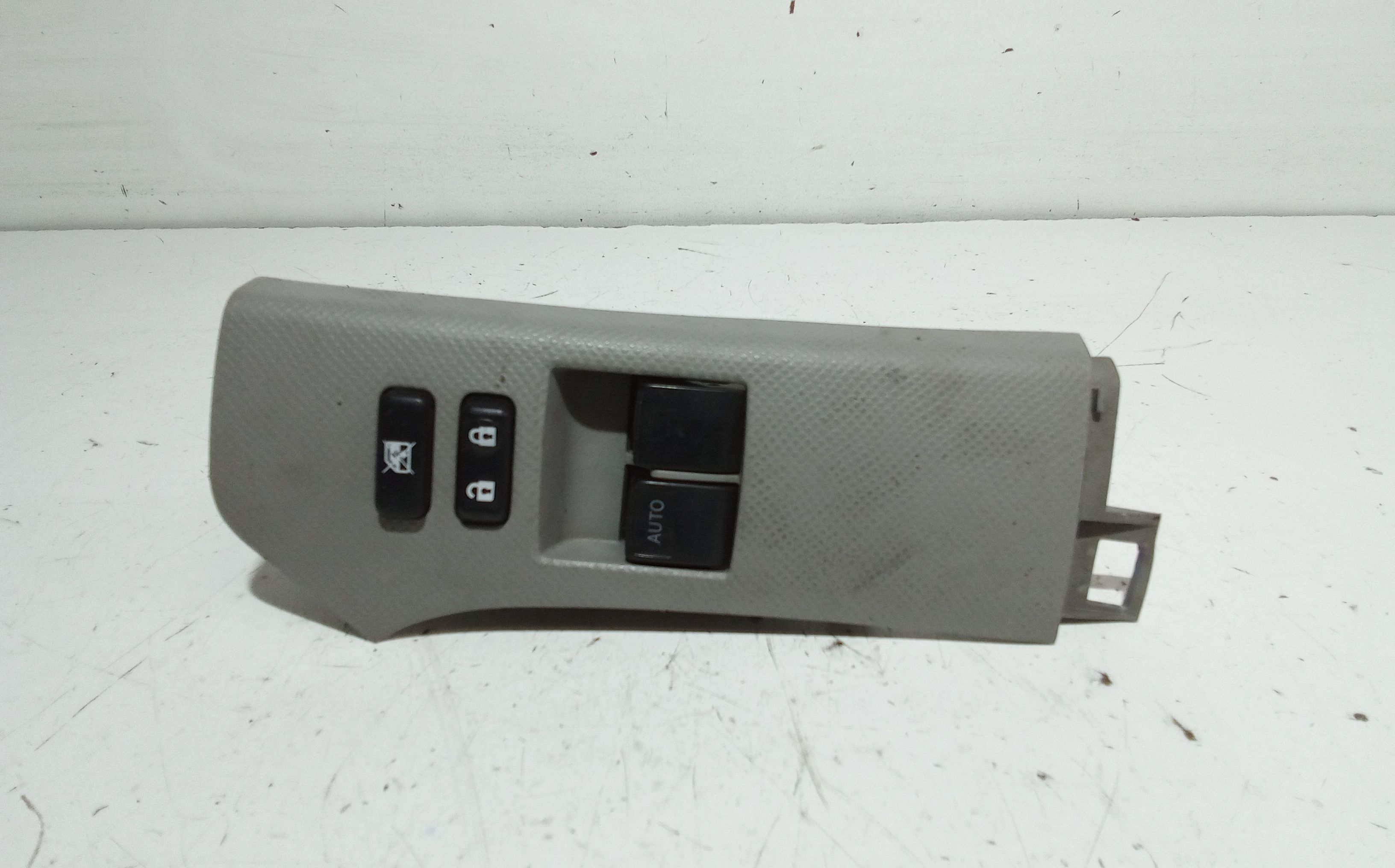 Interruttore Alzacristalli Porta Ant. Sinistro Usato