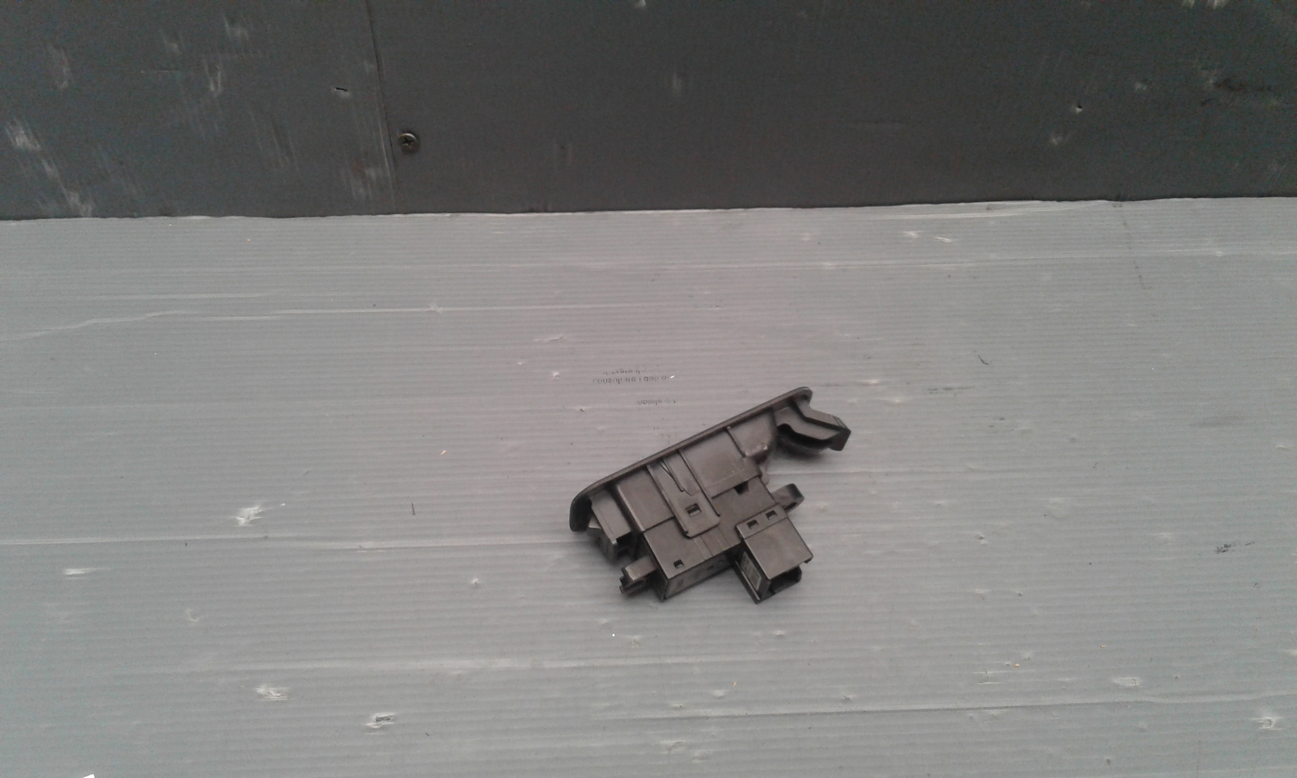 Interruttore Alzacristalli Porta Ant. Destro Usato