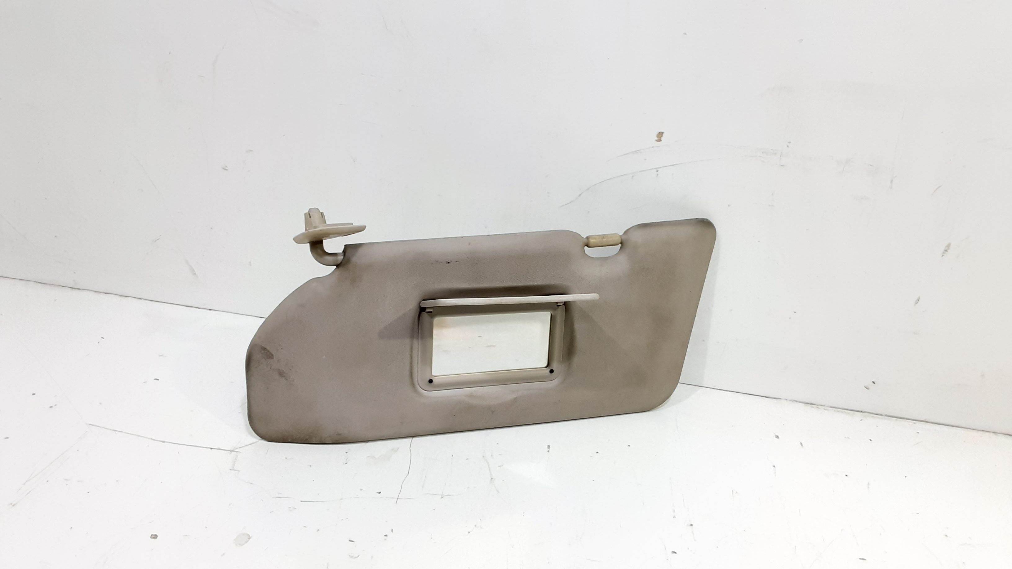 Aletta Parasole Parabrezza Sinistro 96401BU010 Usato