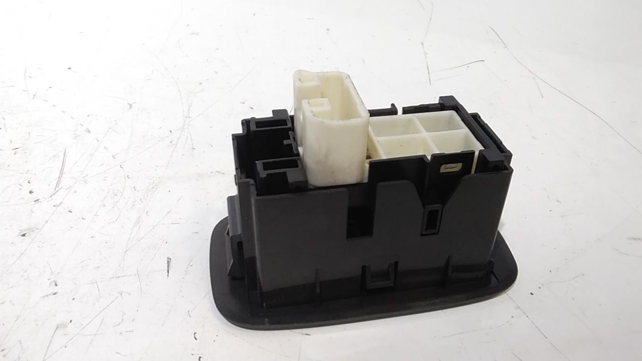 Interruttore Alzacristalli Porta Post. Destro 848100D030 Usato