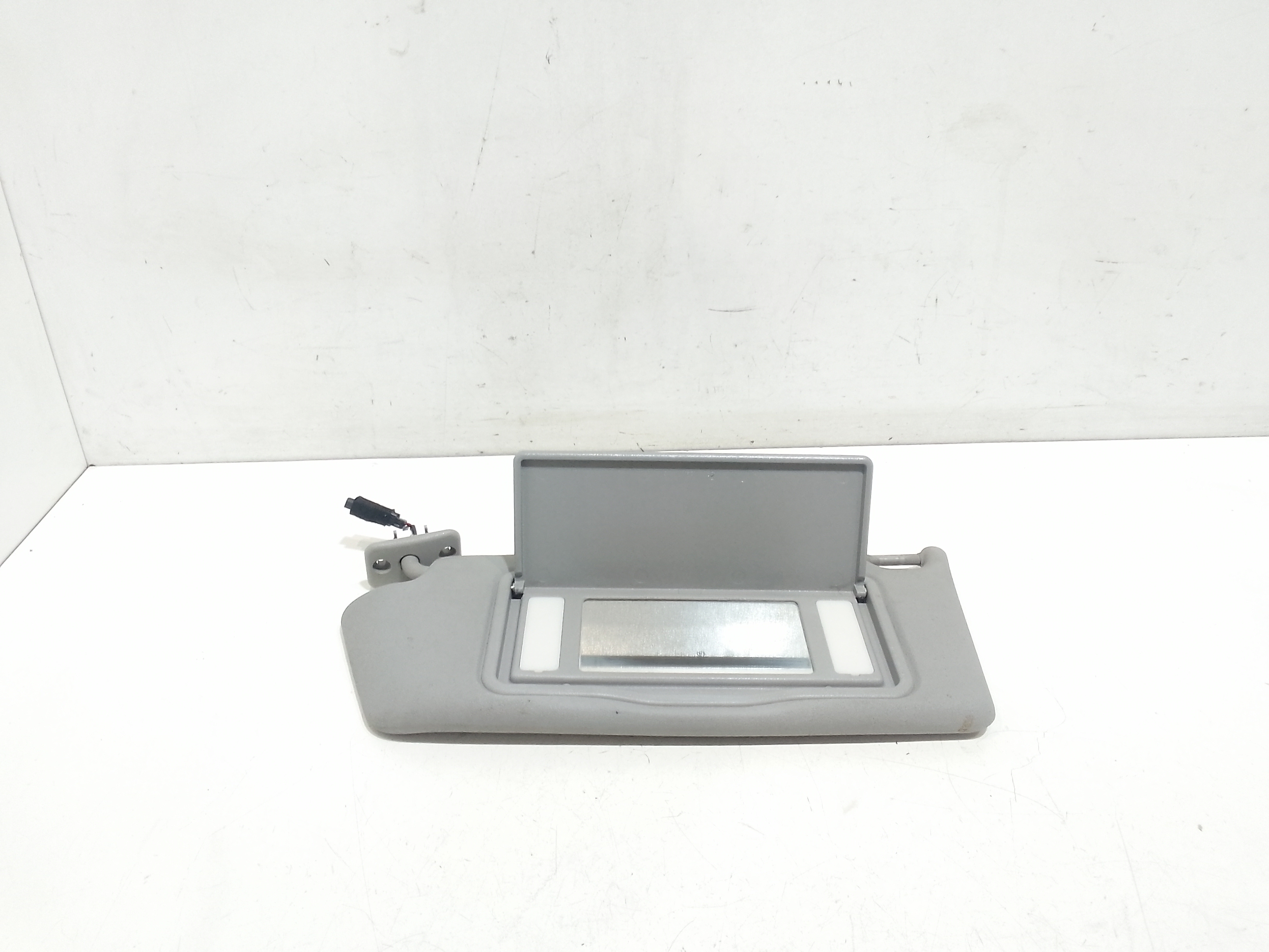 Aletta Parasole Parabrezza Sinistro 13113042 Usato