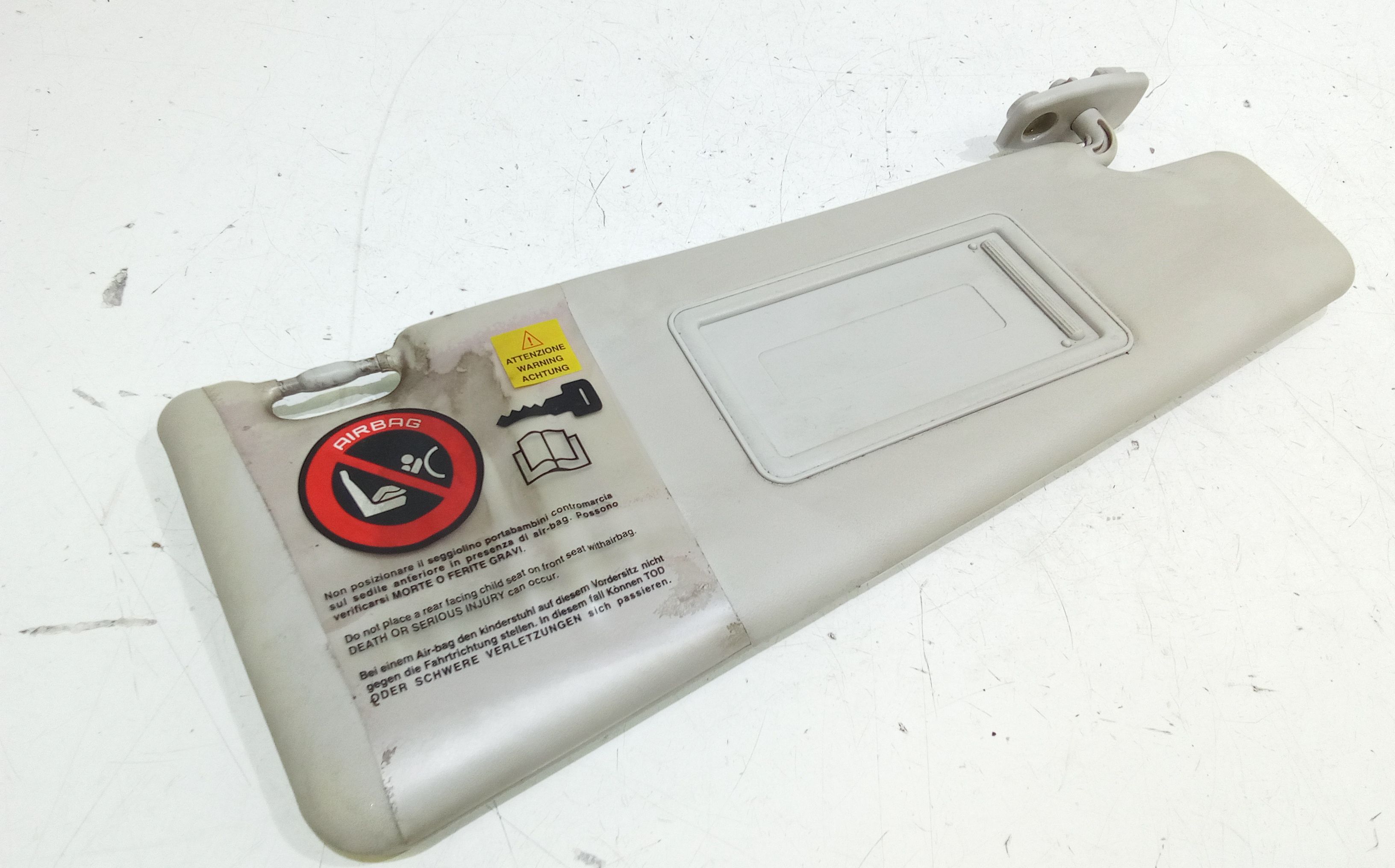 Aletta Parasole Parabrezza Destro 735361684 Usato