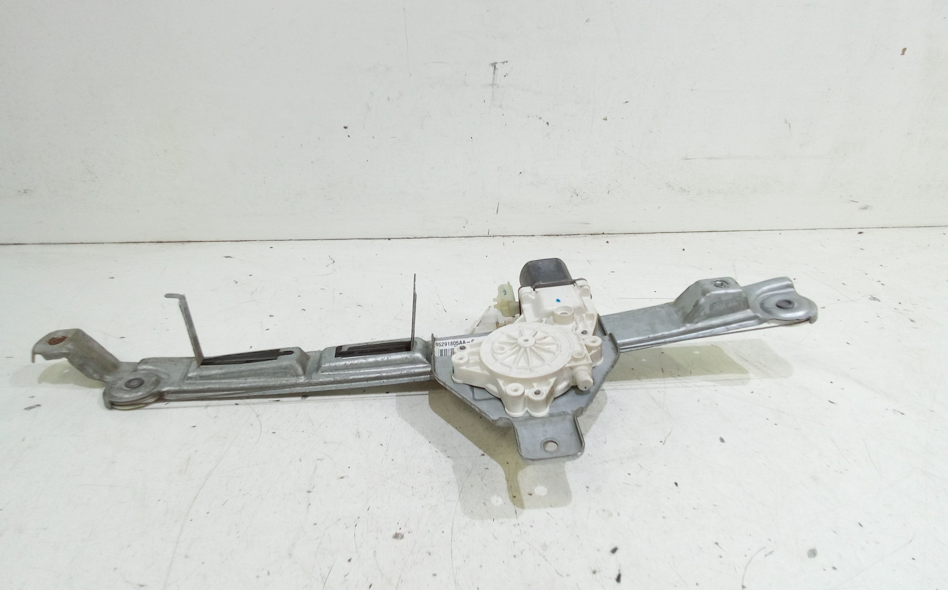 Alzacristallo Porta Post. Destro K05291802AA Usato