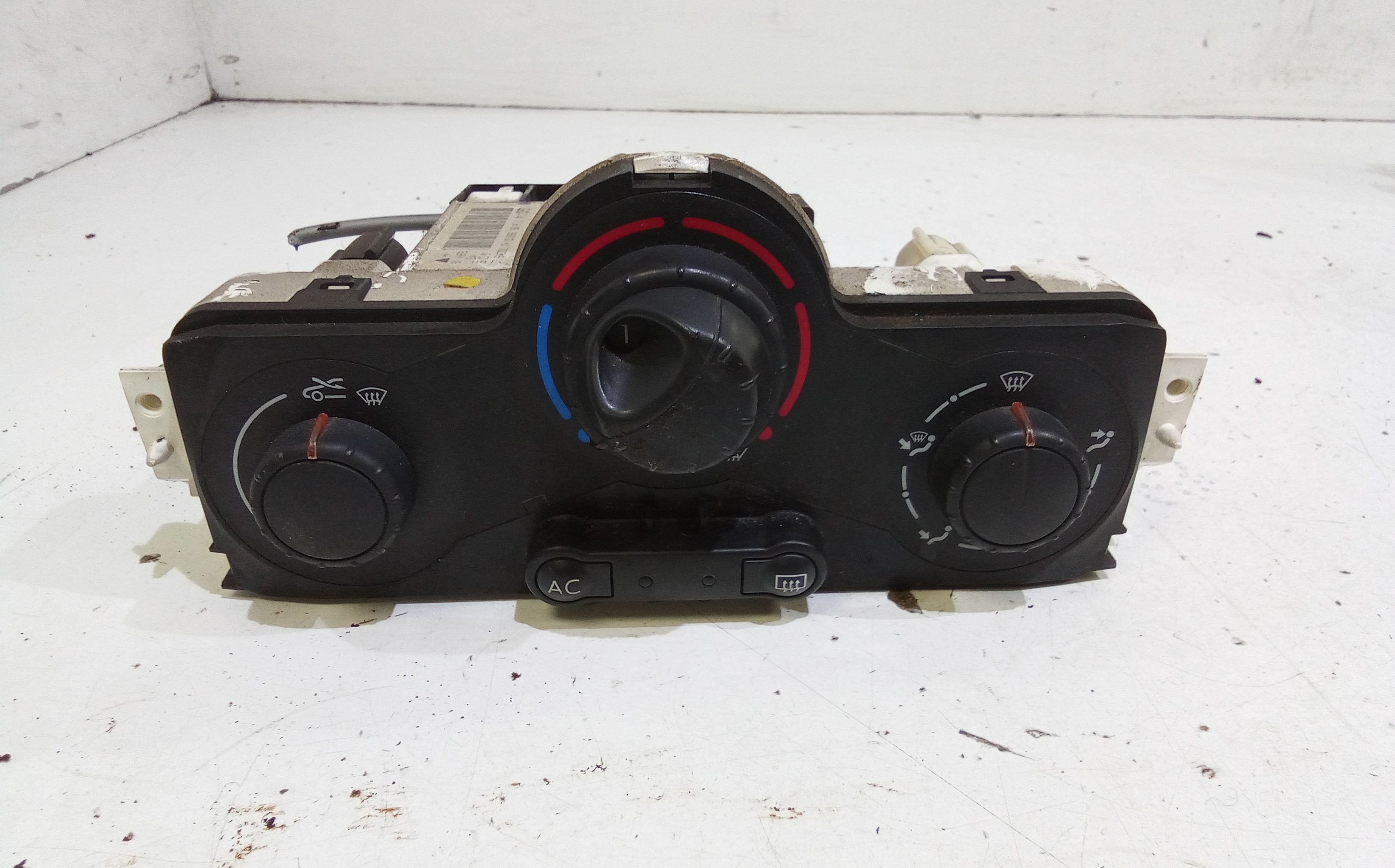 Blocco Comando Climatizzazione 7701064233 Usato