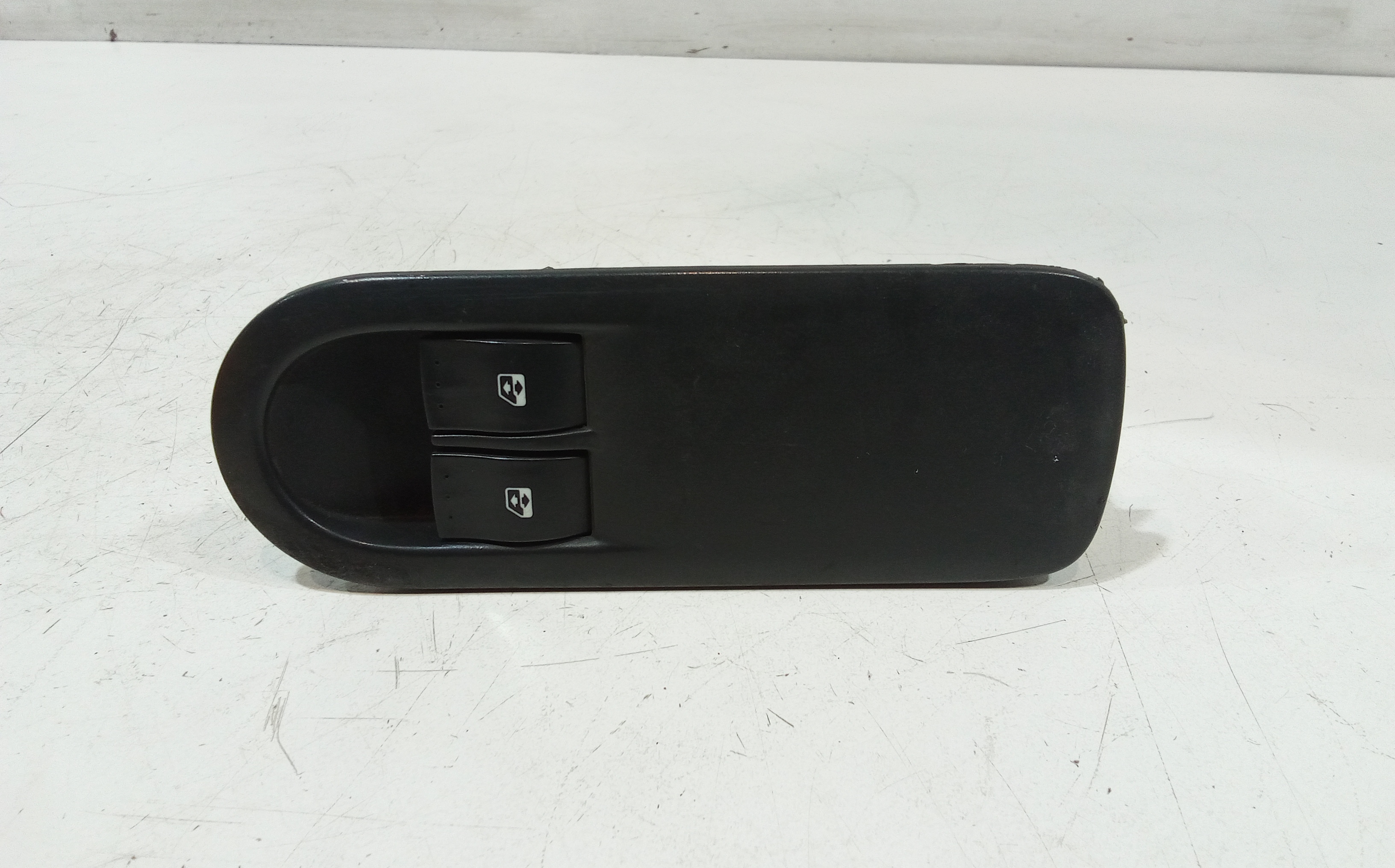 Interruttore Alzacristalli Porta Ant. Sinistro 8200108269 Usato