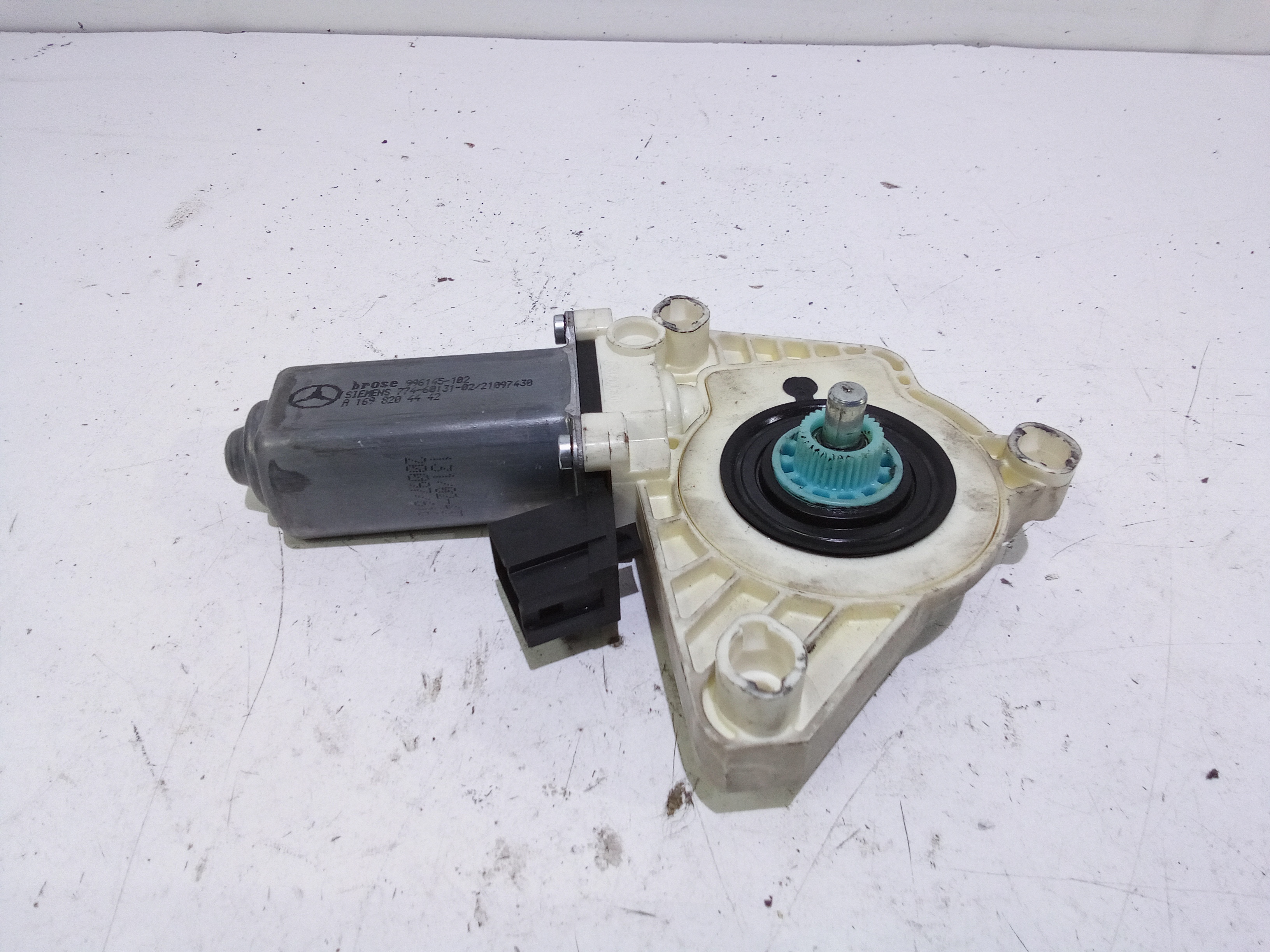 Motorino Alzacristallo Porta Ant. Destro A1698204242 Usato