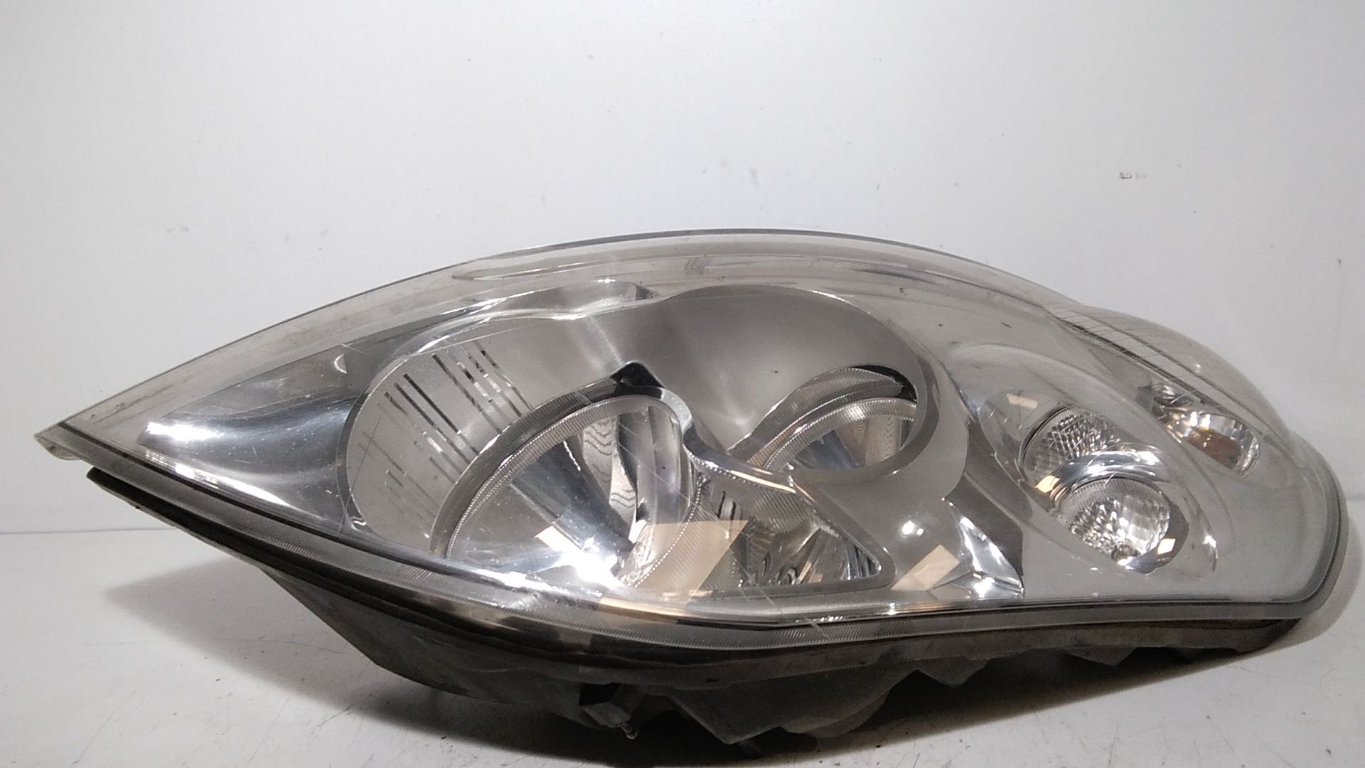 Proiettore Sinistro 260602078R Usato