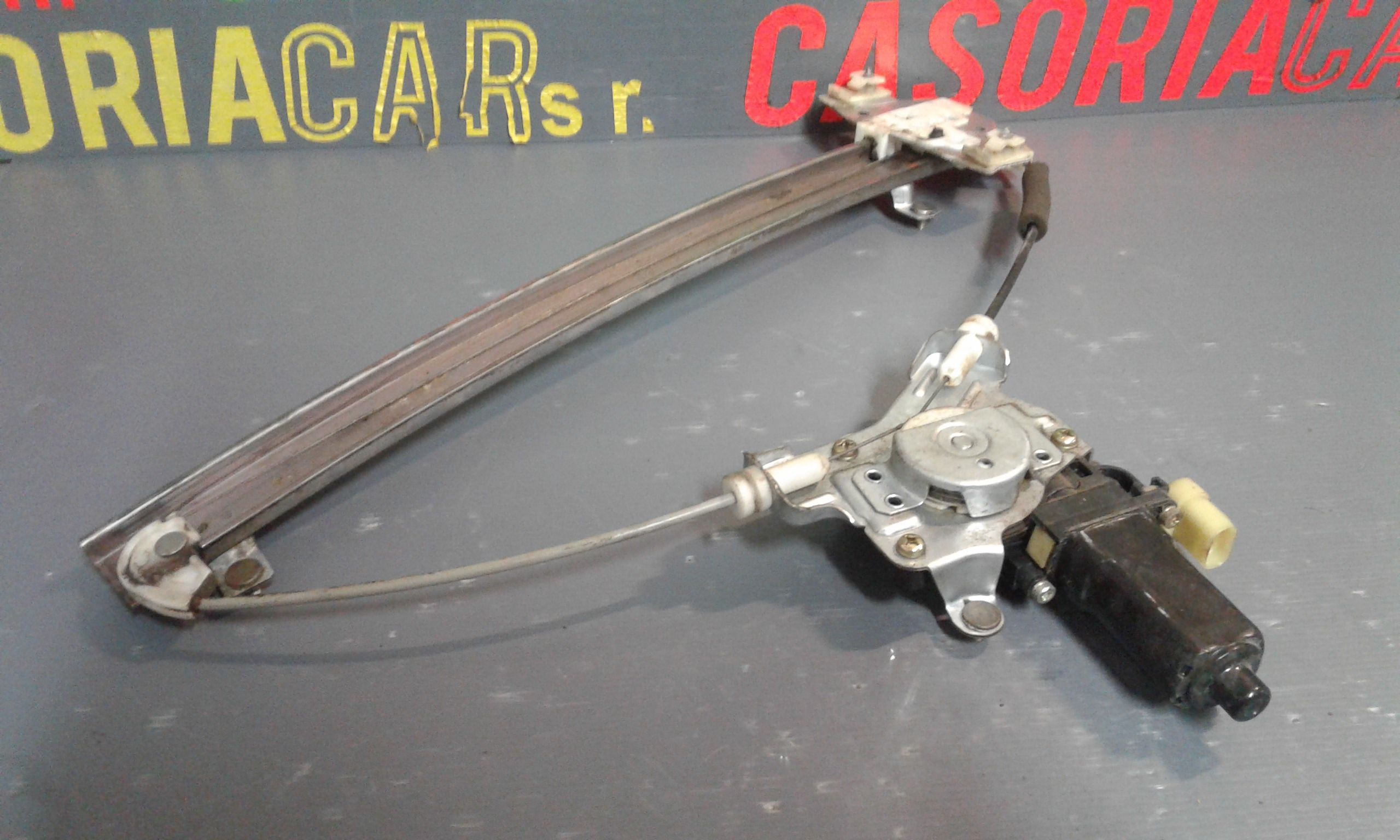 Alzacristallo Porta Ant. Destro 824021C000 Usato