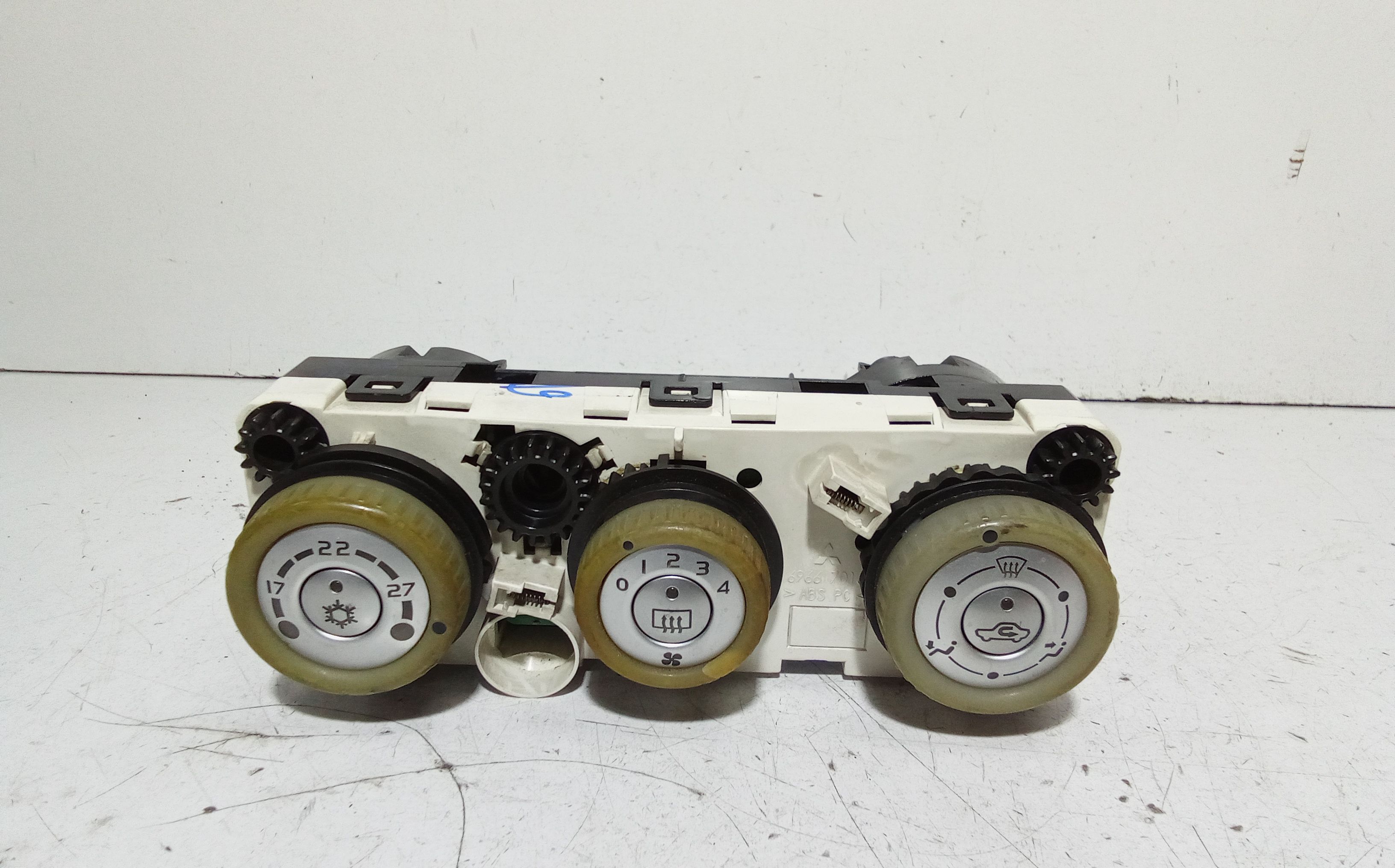 Blocco Comando Climatizzazione 7820A257 Usato