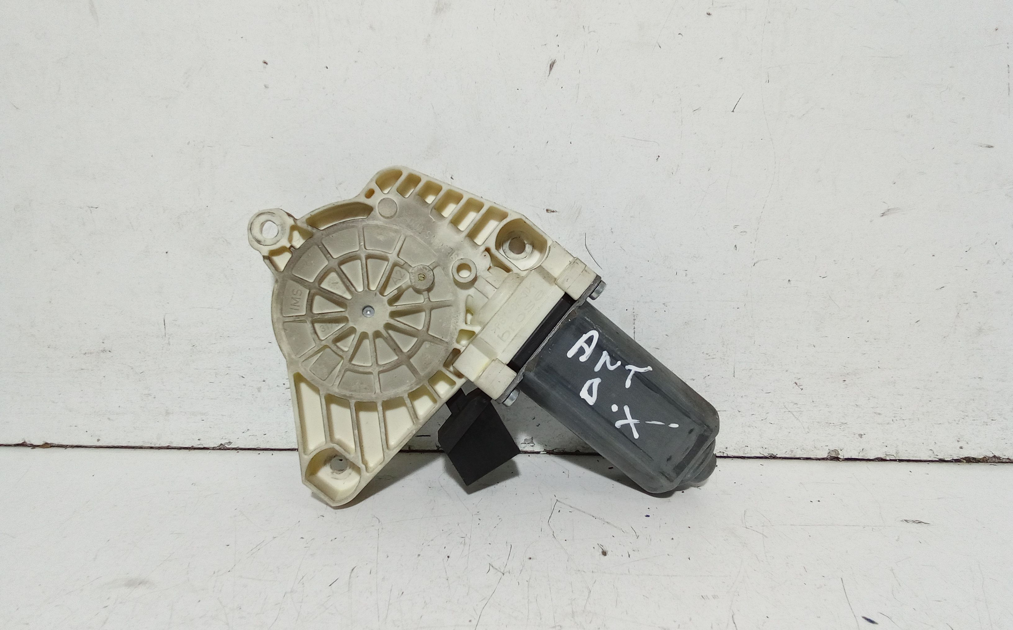 Motorino Alzacristallo Porta Ant. Destro A1698201642 Usato