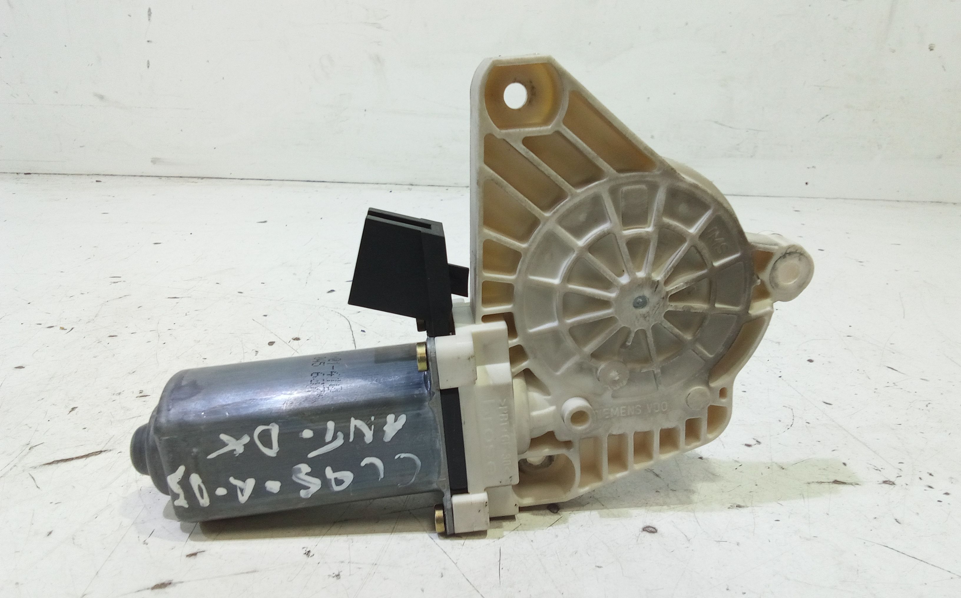 Motorino Alzacristallo Porta Ant. Destro A1698204242 Usato