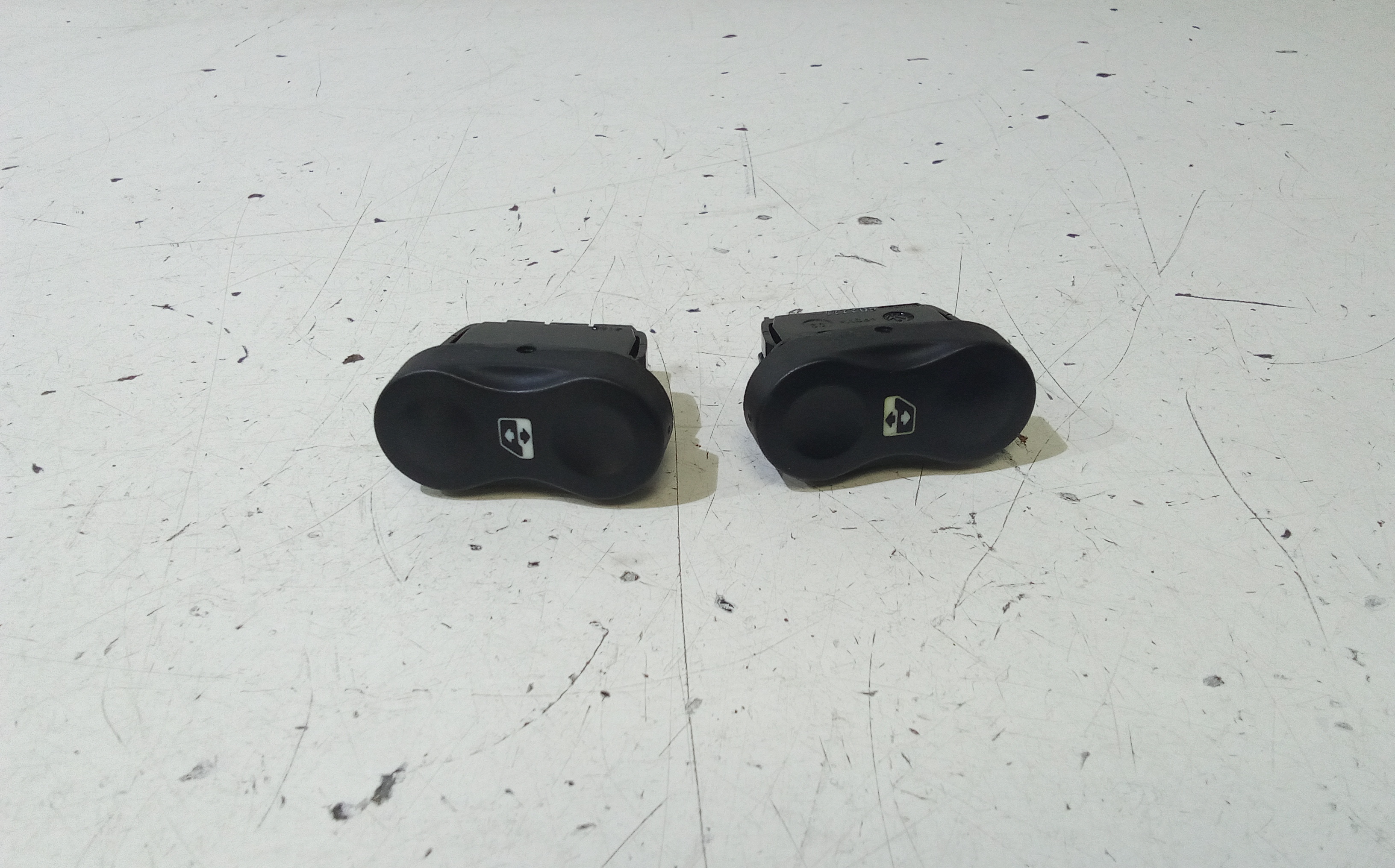 Blocco Comandi Alzacristalli 8200108273 Usato