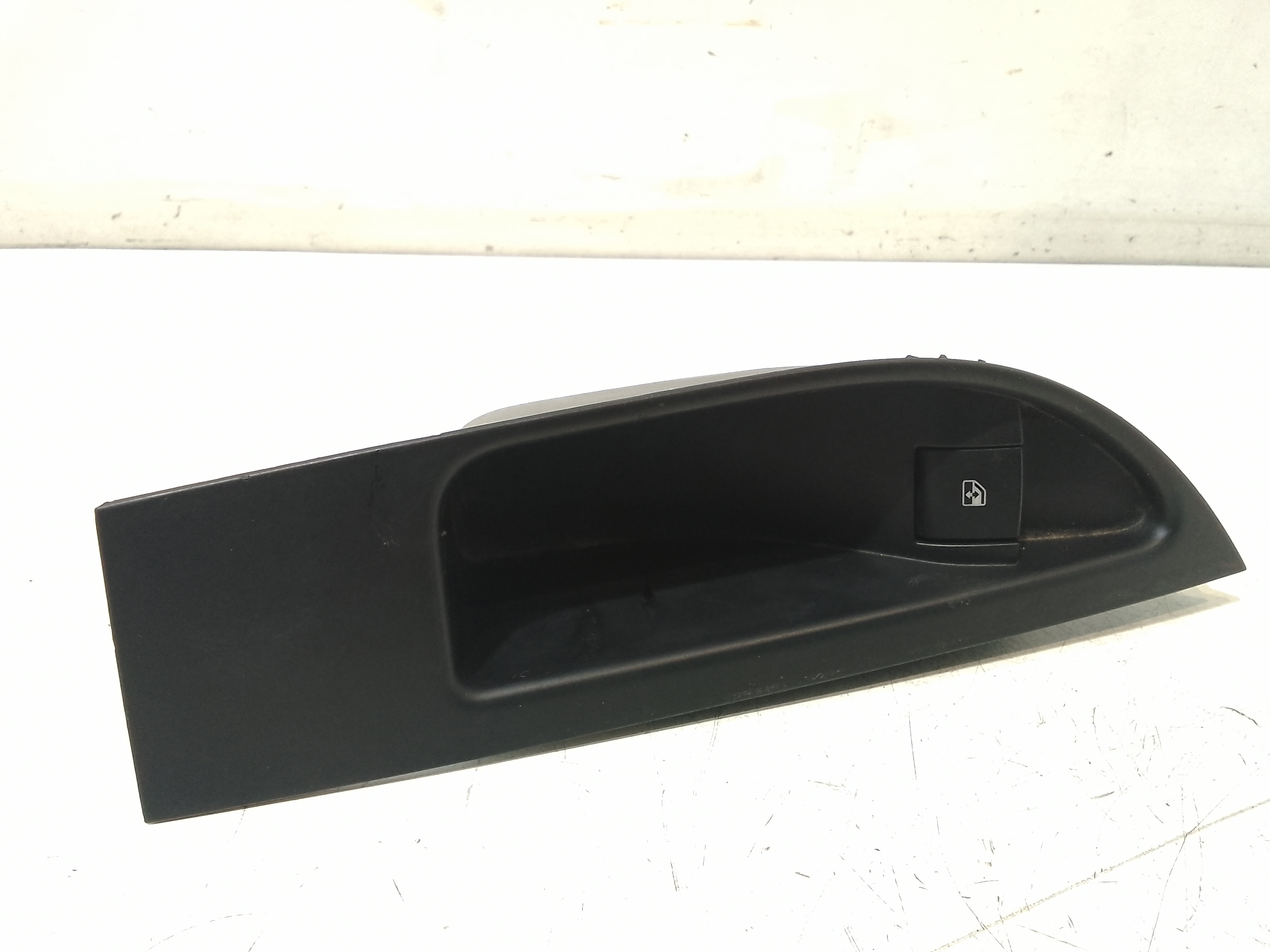 Interruttore Alzacristalli Porta Post. Destro 13301888 Usato