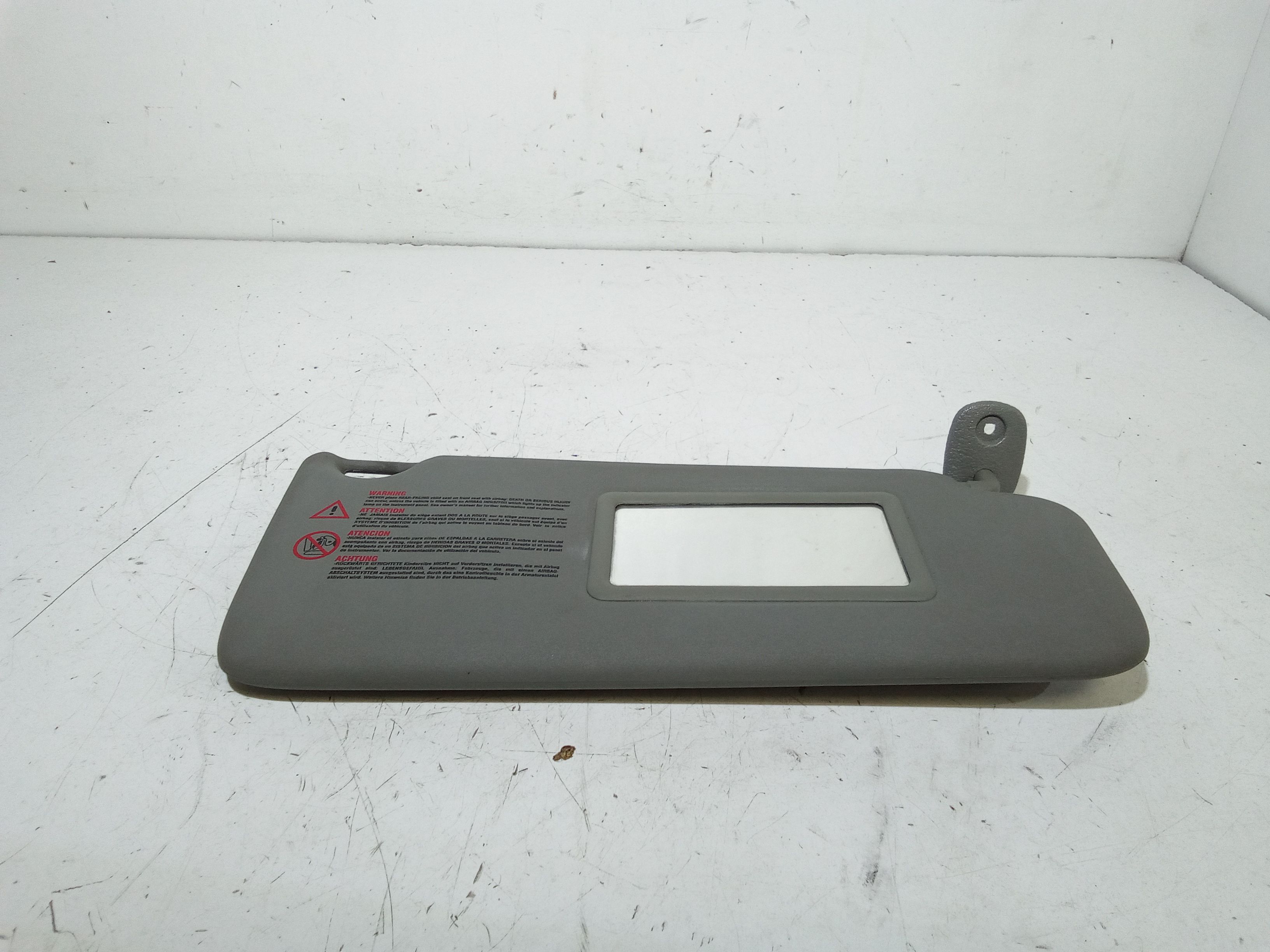 Aletta Parasole Parabrezza Destro 8200240038 Usato