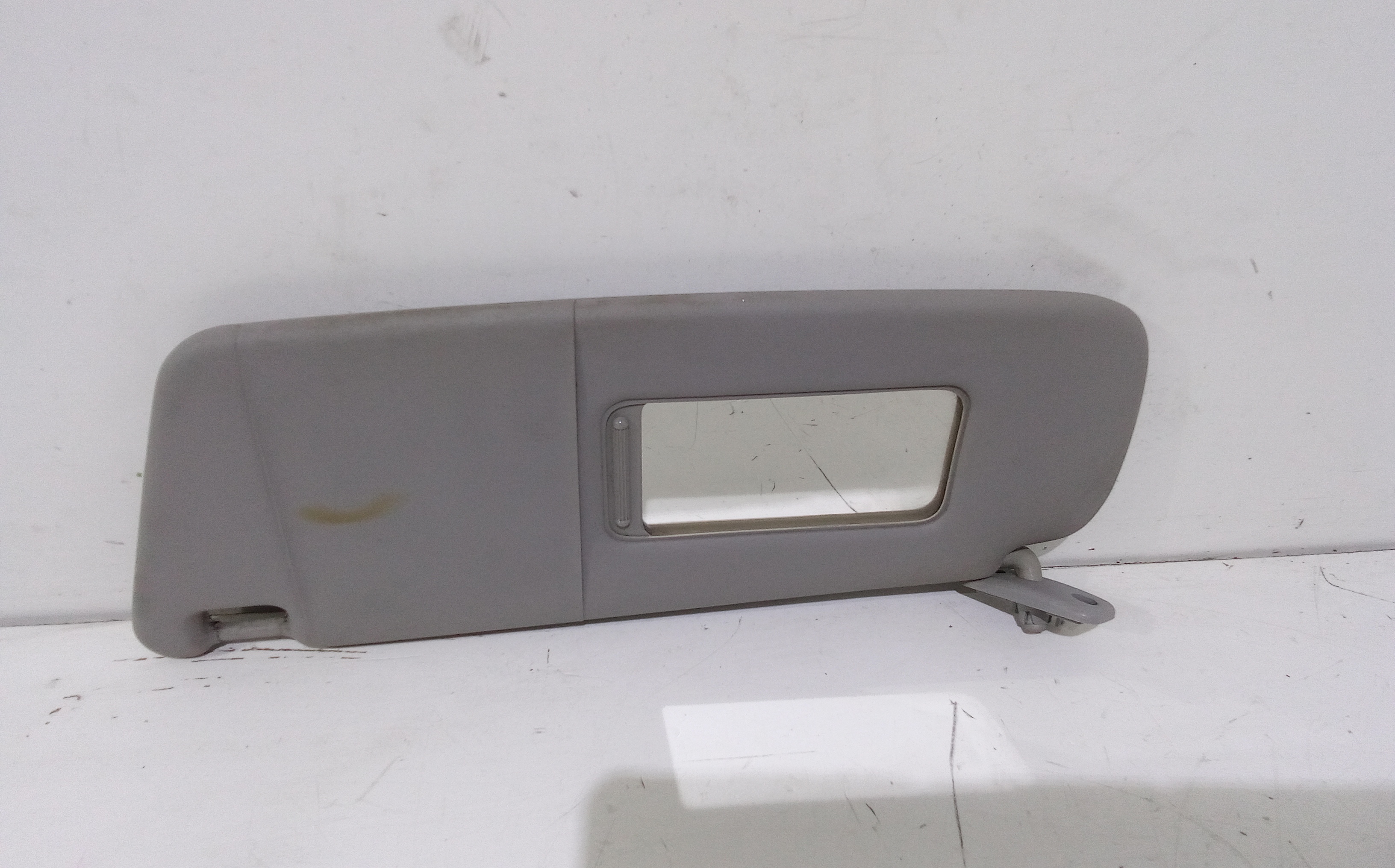 Aletta Parasole Parabrezza Sinistro 13130072 Usato