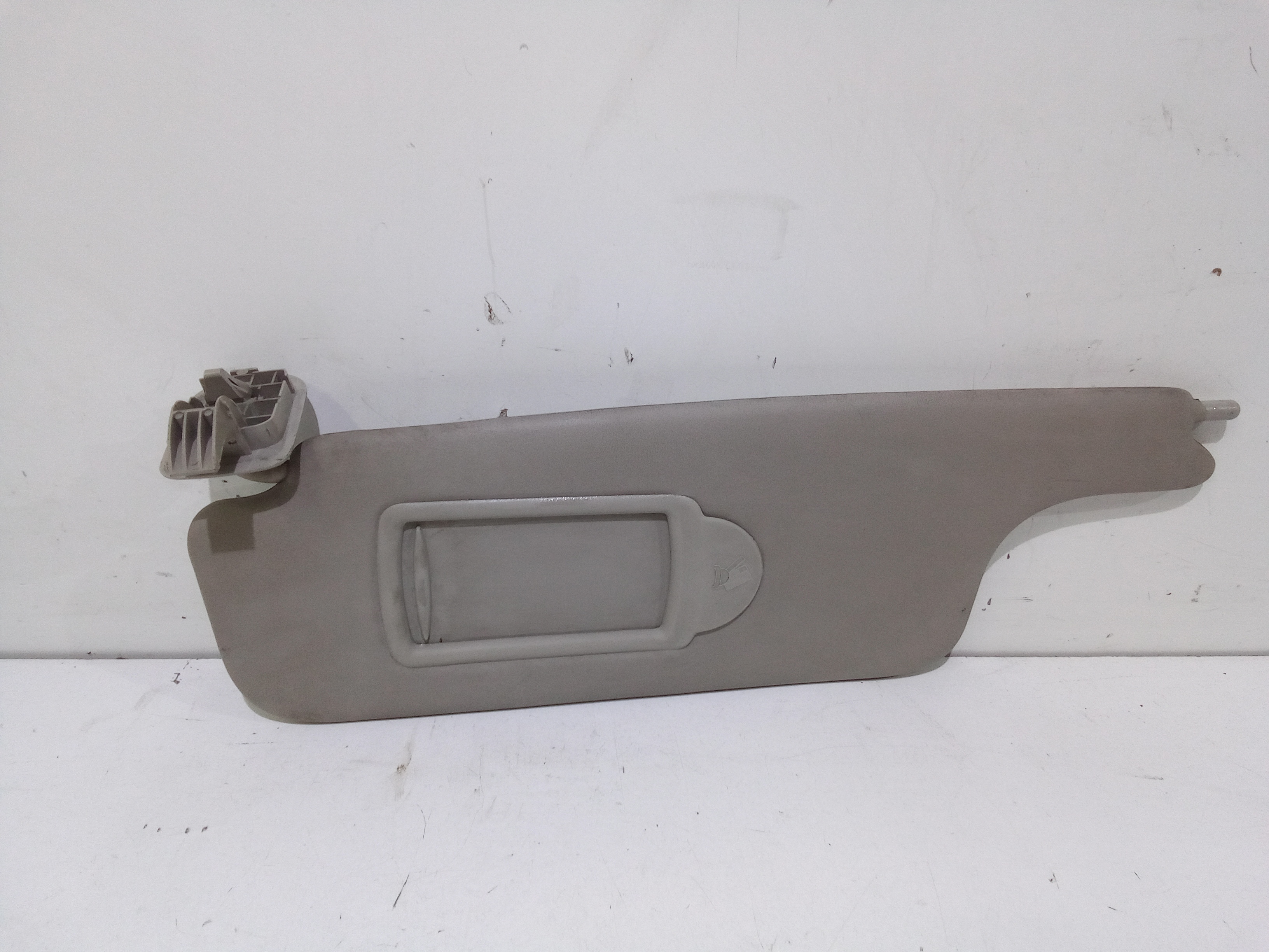 Aletta Parasole Parabrezza Sinistro 8200246823 Usato