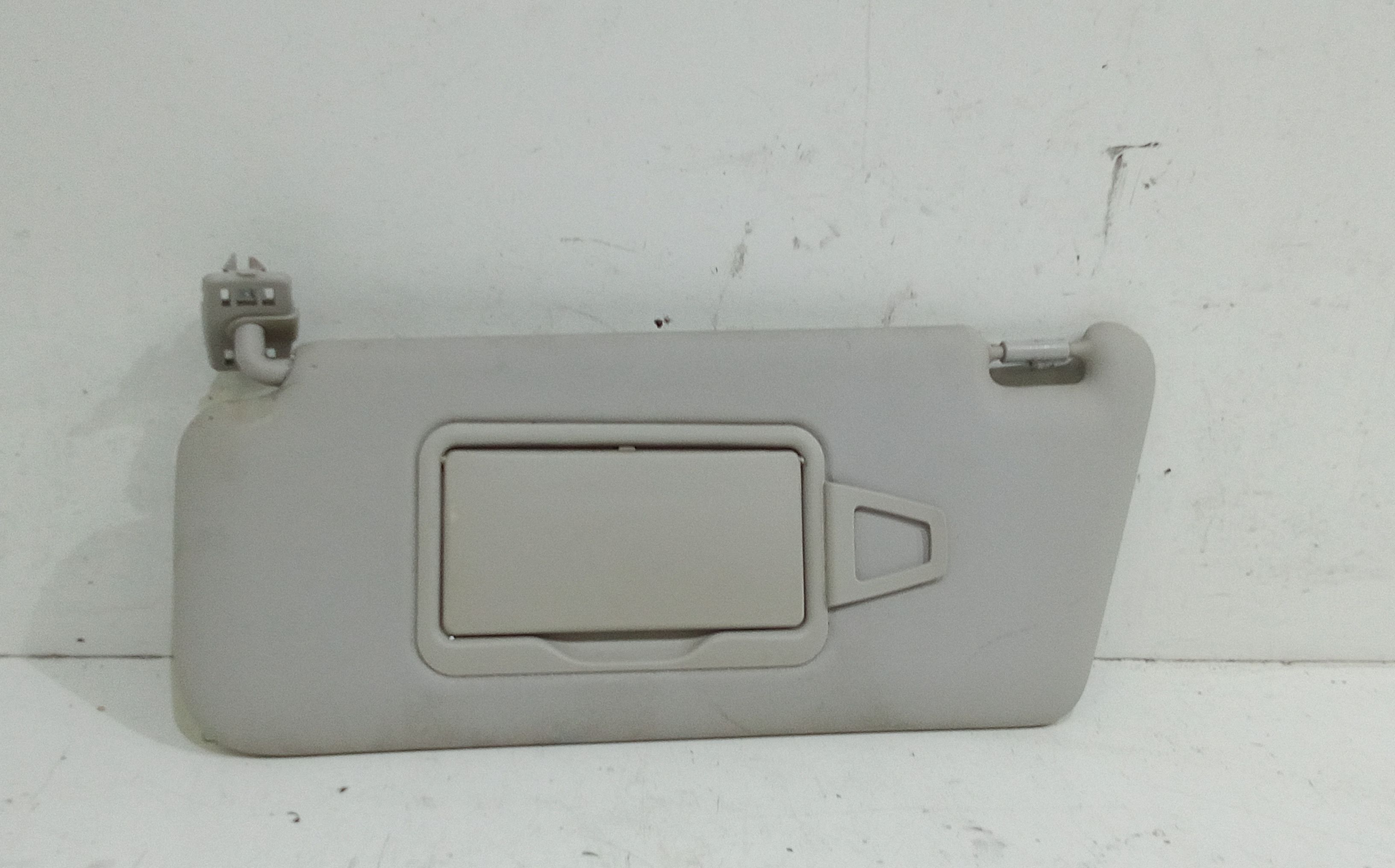 Aletta Parasole Parabrezza Sinistro A16981001107H48 Usato