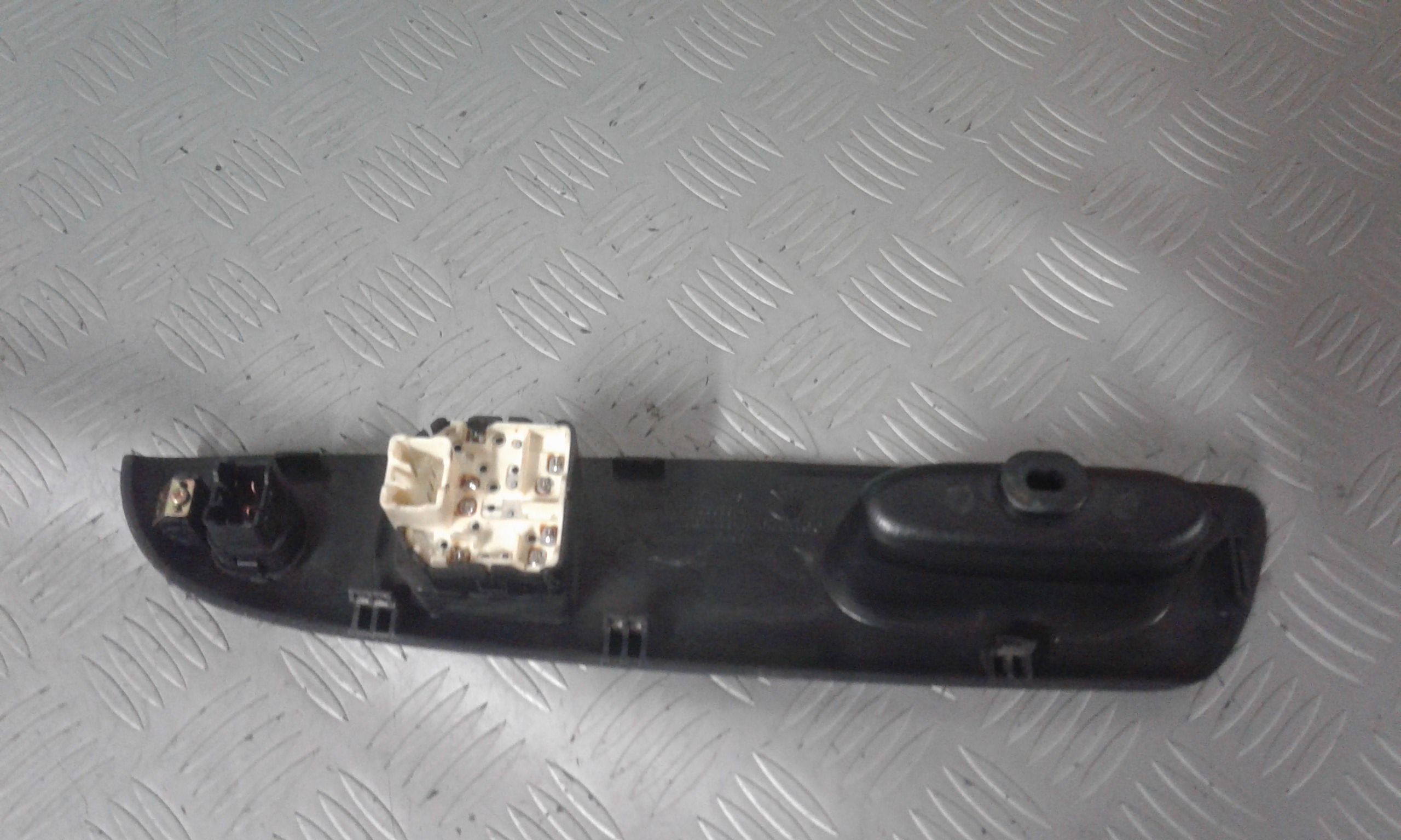 Interruttore Alzacristalli Porta Ant. Sinistro Usato