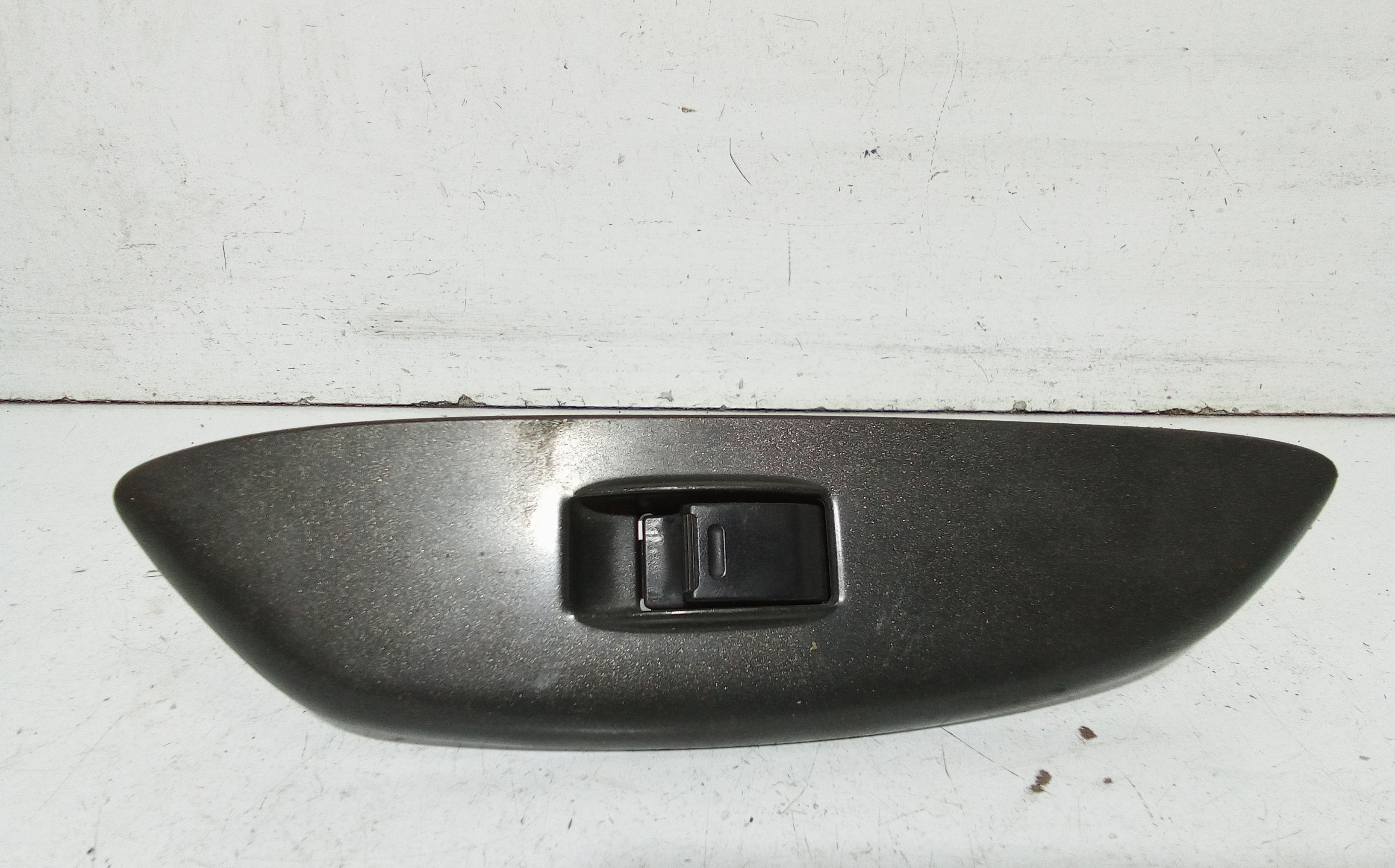 Interruttore Alzacristalli Porta Ant. Destro 8481012080 Usato