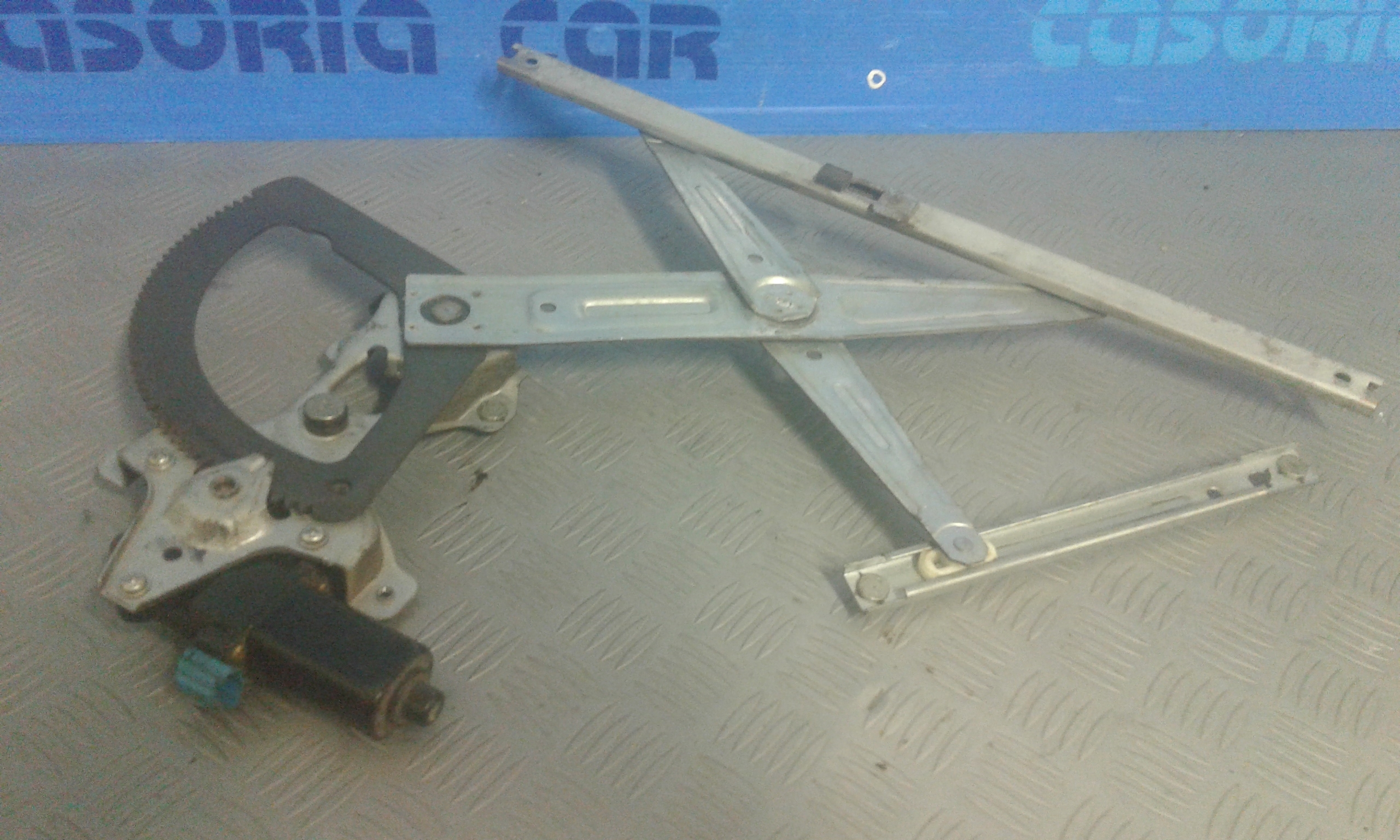 Alzacristallo Porta Ant. Destro Usato