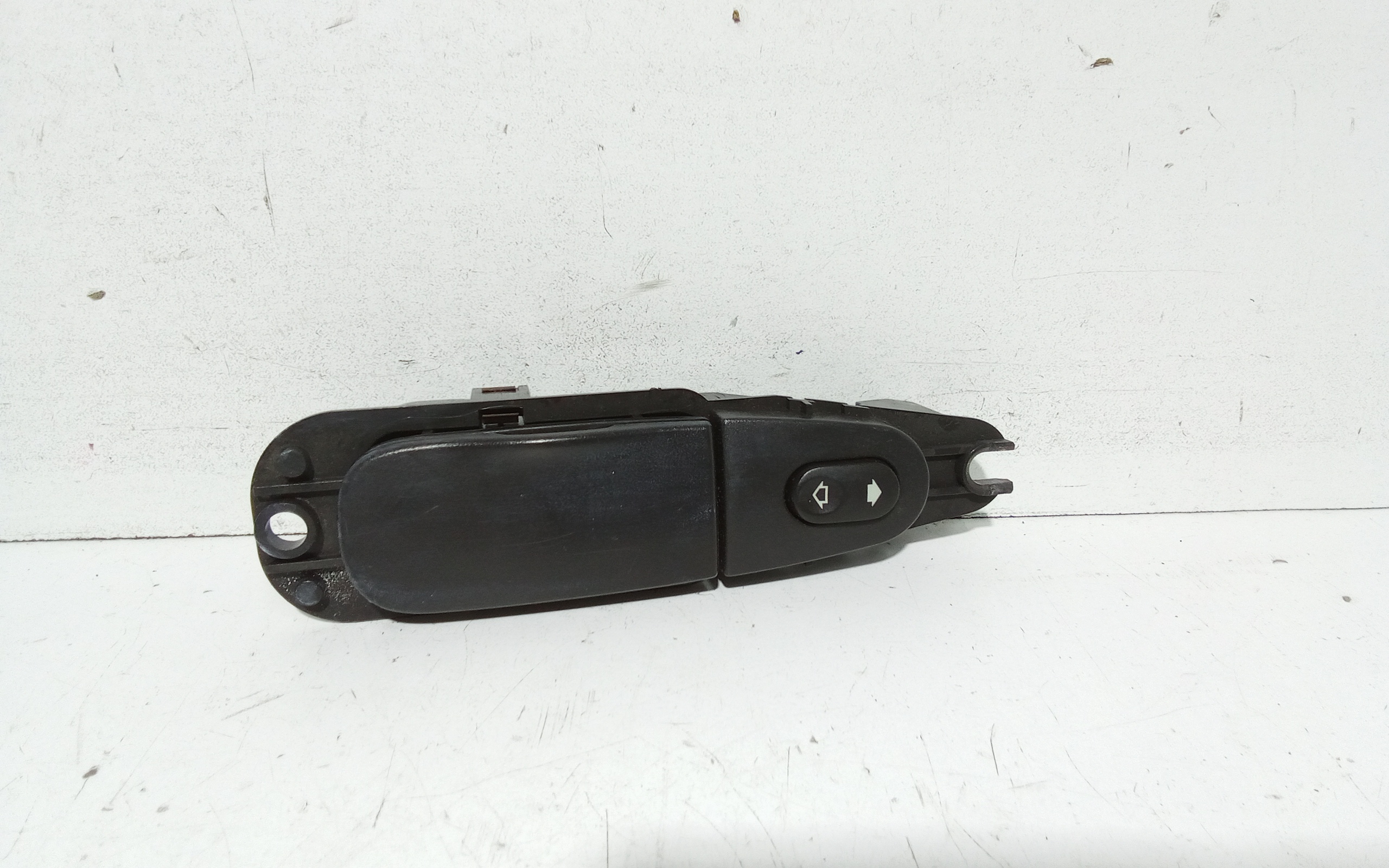 Interruttore Alzacristalli Porta Post. Destro Usato