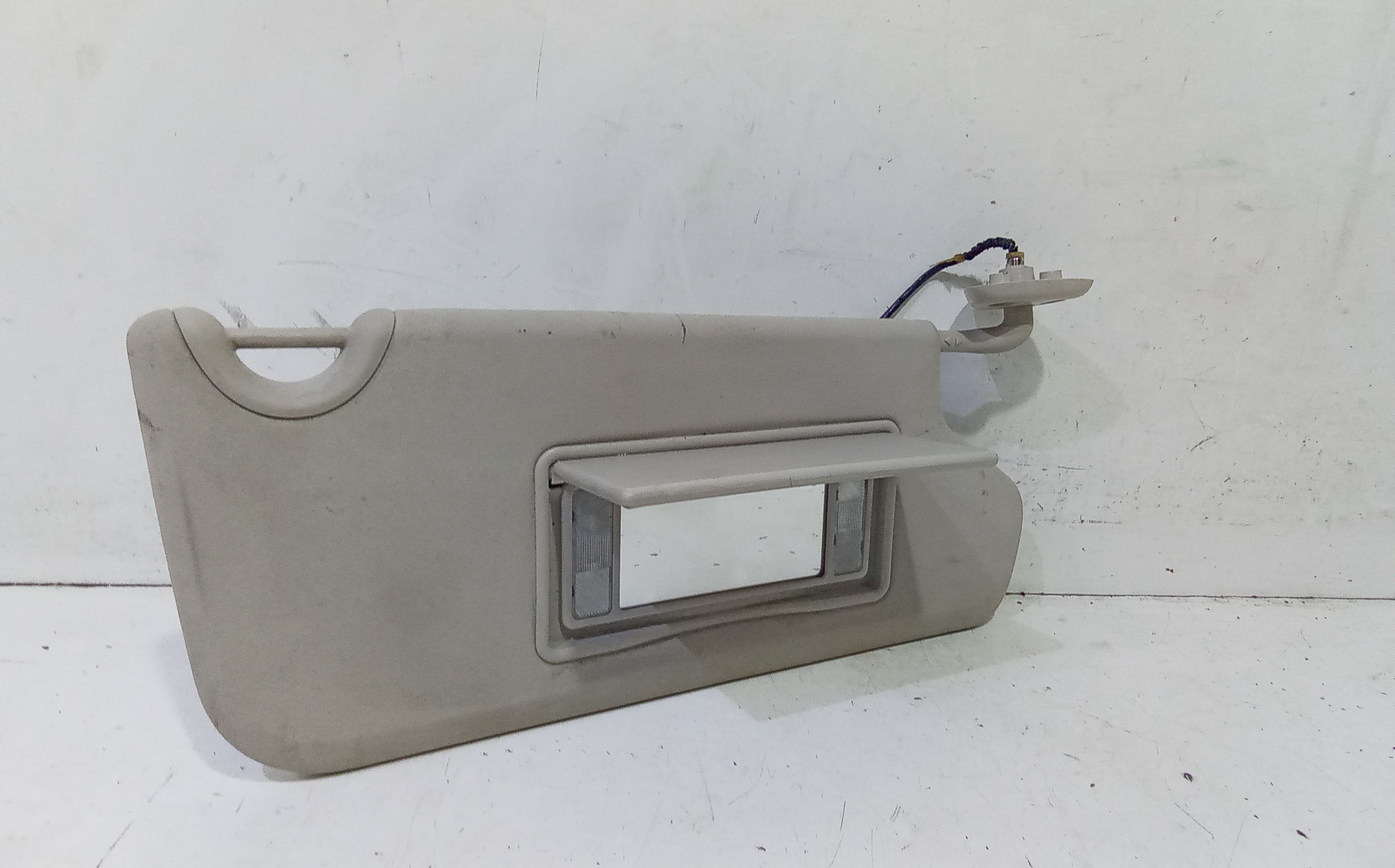 Aletta Parasole Parabrezza Destro K1MS51HDAAA Usato