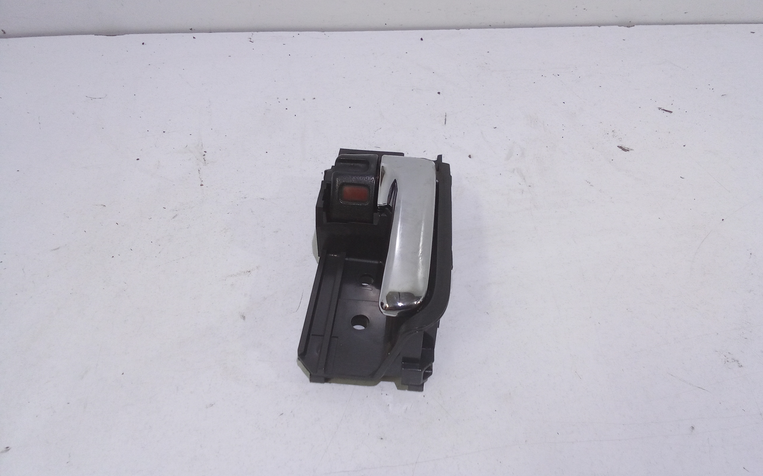 Maniglia Int. Apertura Porta Ant. Sinistro 6920613020B0 Usato