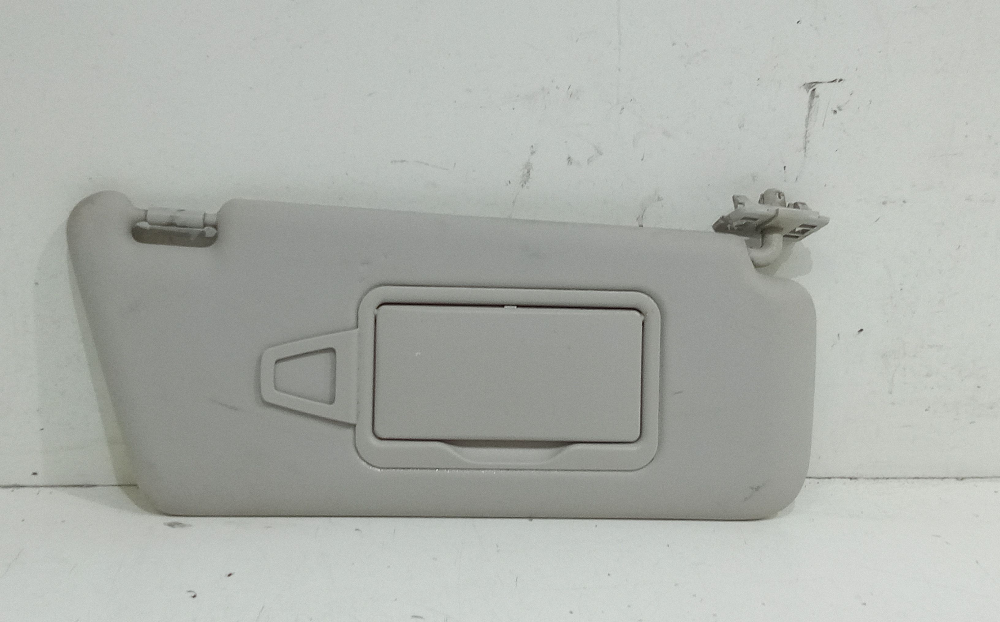 Aletta Parasole Parabrezza Destro A16981002107H48 Usato