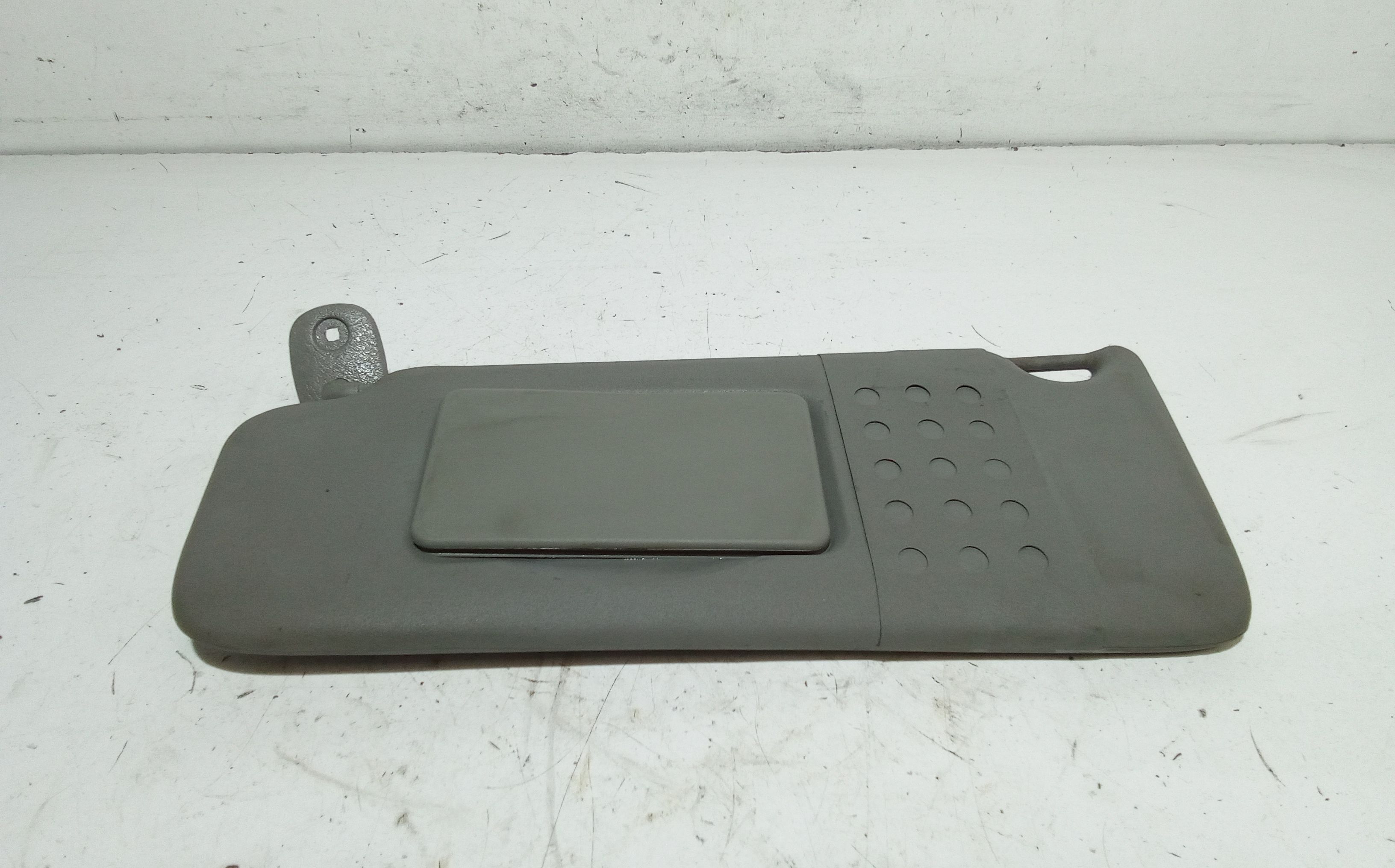 Aletta Parasole Parabrezza Sinistro 8200249085 Usato