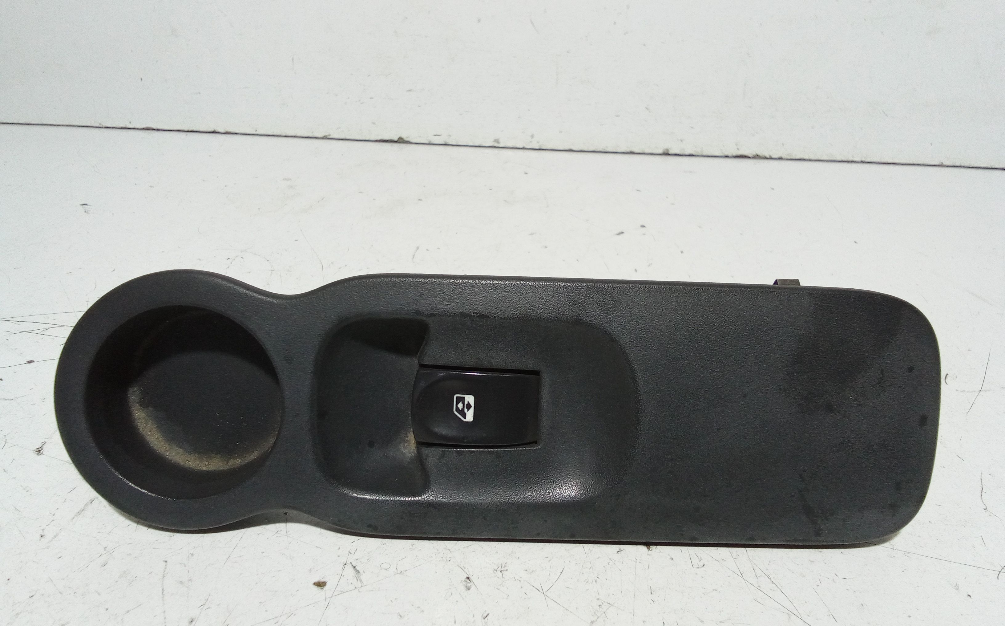 Interruttore Alzacristalli Porta Ant. Destro 8200214936 Usato