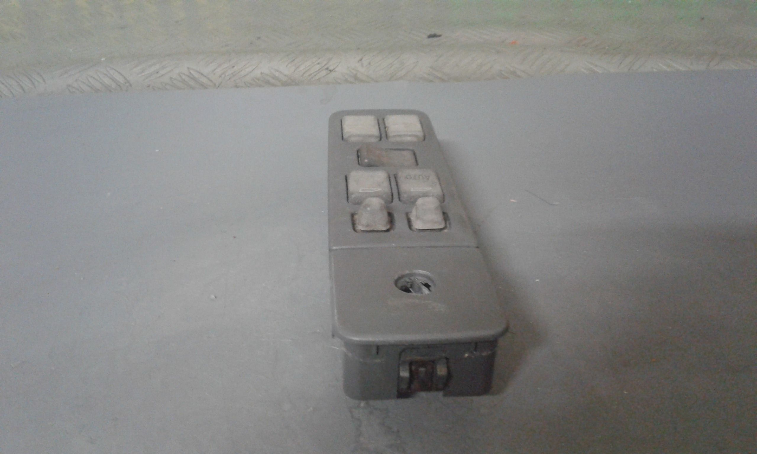 Interruttore Alzacristalli Porta Ant. Sinistro Usato