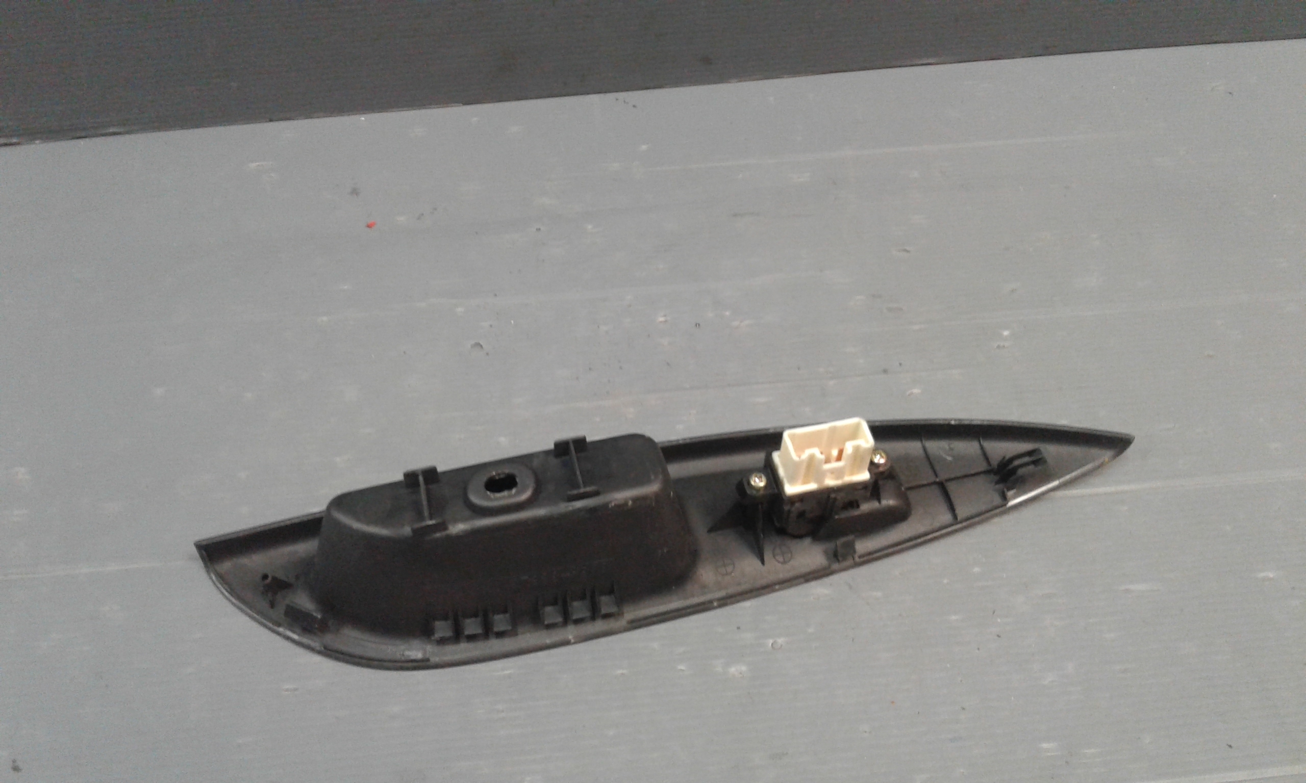 Interruttore Alzacristalli Porta Post. Sinistro GE4T66370A Usato