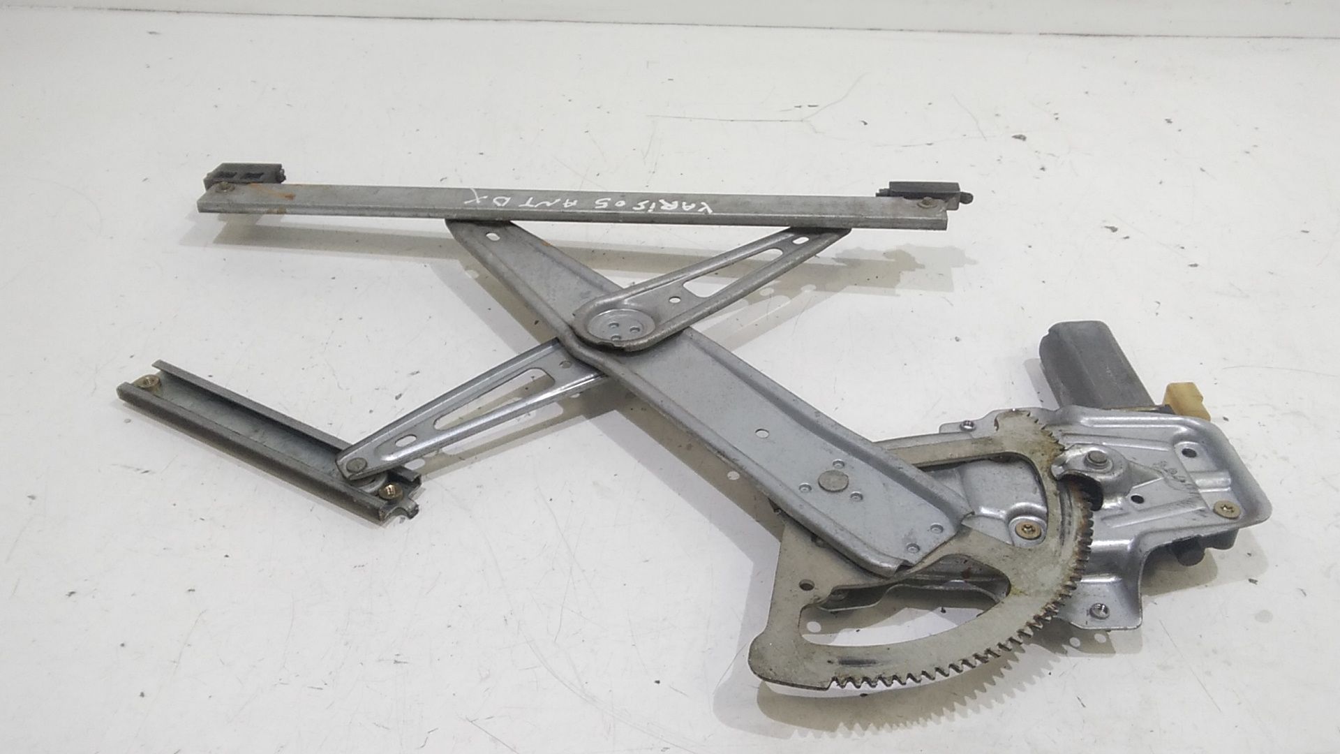 Alzacristallo Porta Ant. Destro 698100D010 Usato