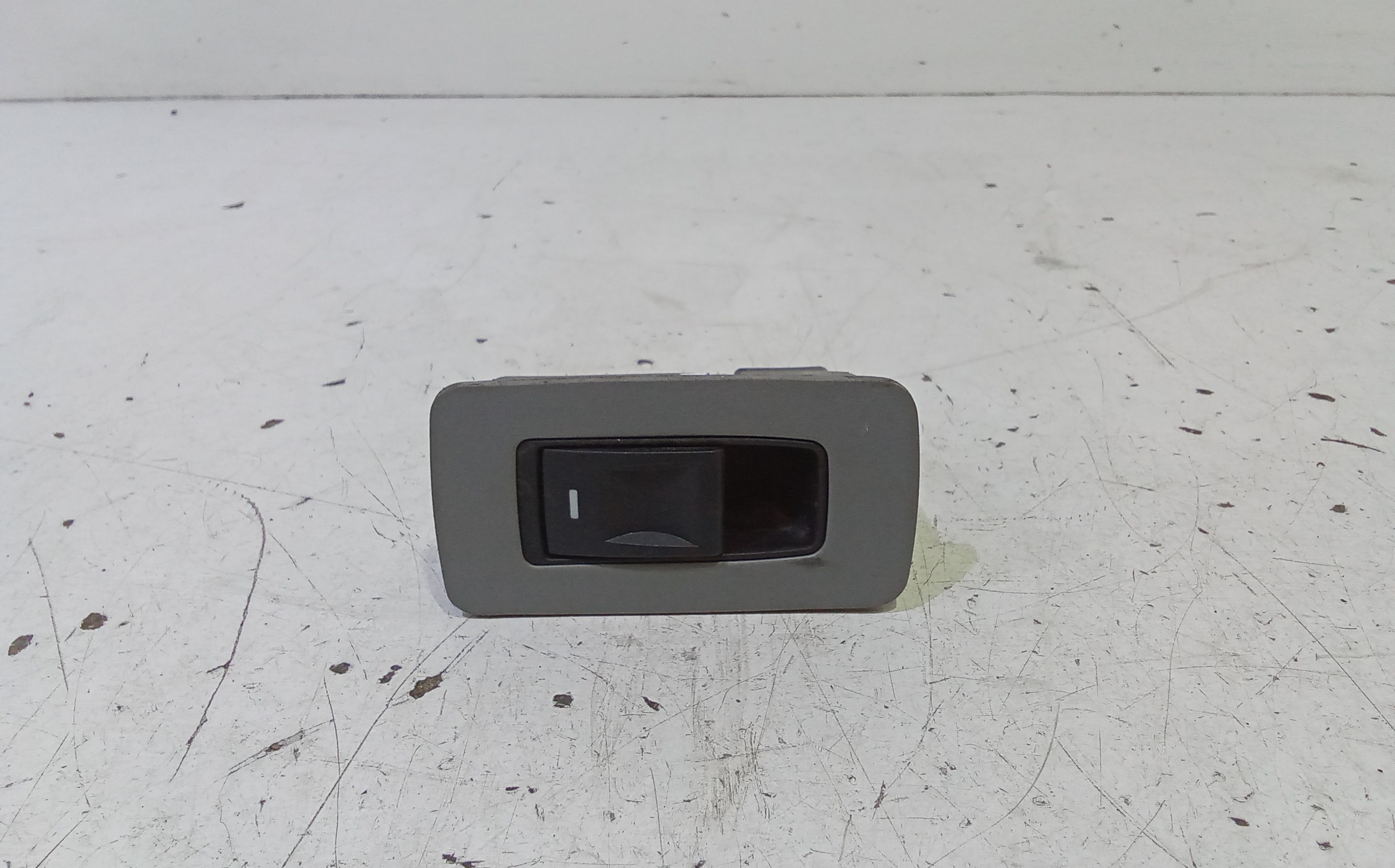 Interruttore Alzacristalli Porta Post. Sinistro K04602787AB Usato