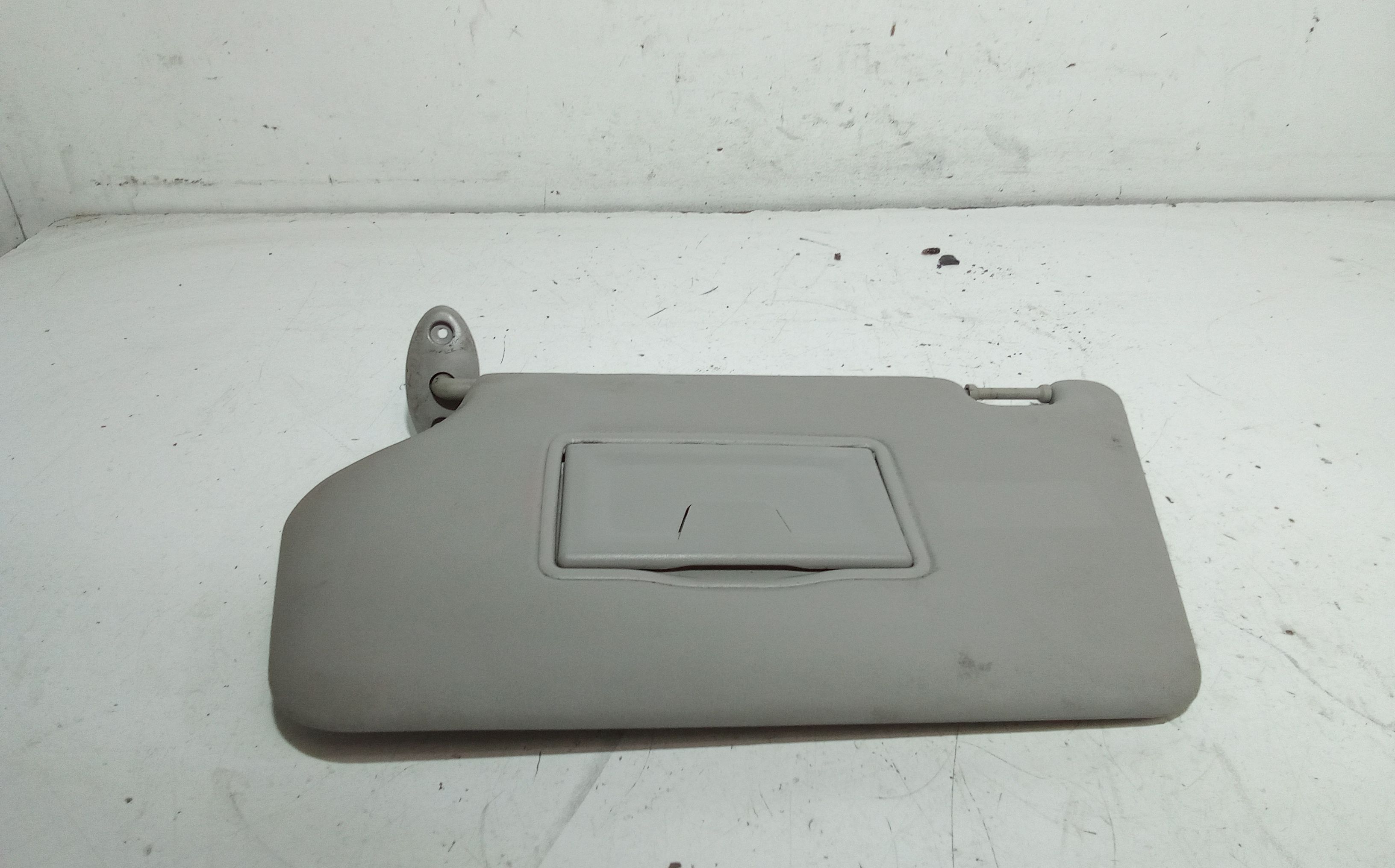 Aletta Parasole Parabrezza Sinistro DF7169320A75 Usato