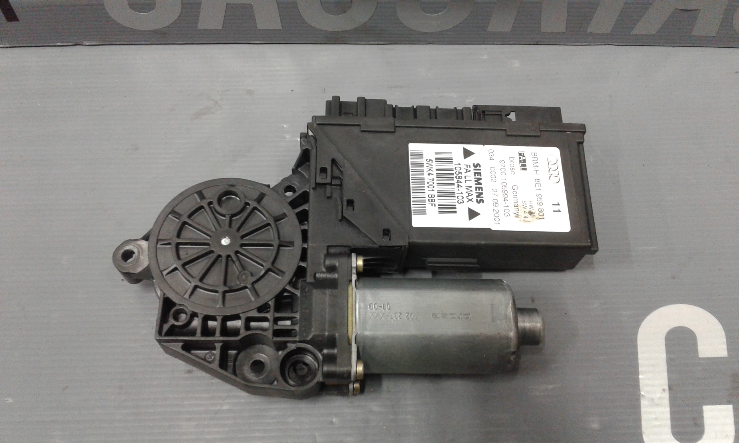 Motorino Alzacristallo Porta Ant. Sinistro 8E1959801G Usato