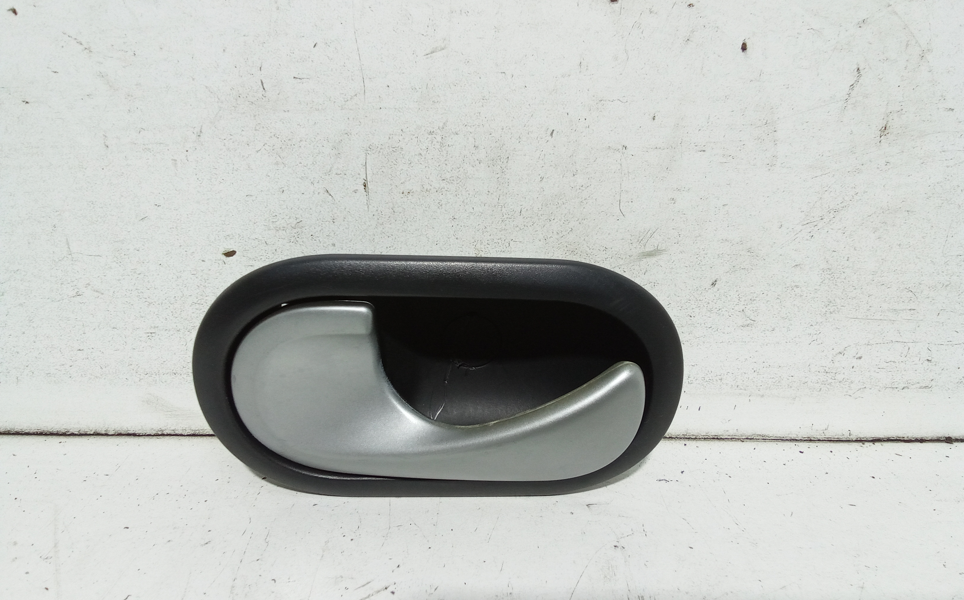 Maniglia Int. Apertura Porta Post. Sinistro 8200310579 Usato