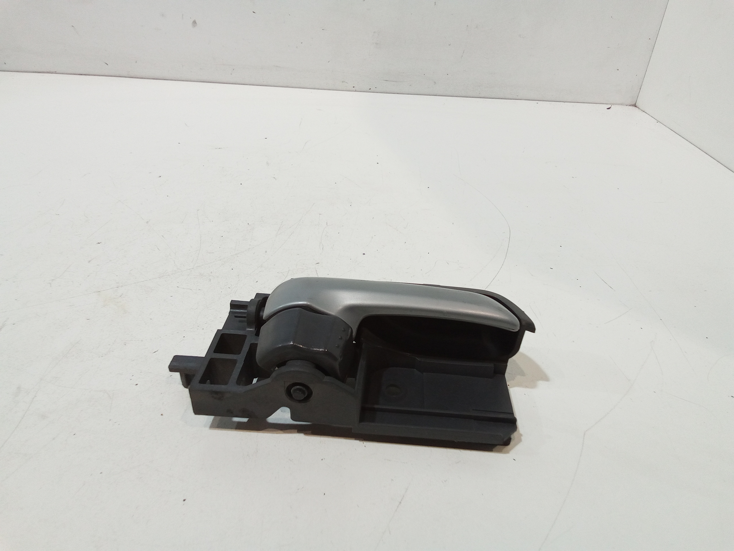 Maniglia Int. Apertura Porta Post. Destro 806704A00F Usato