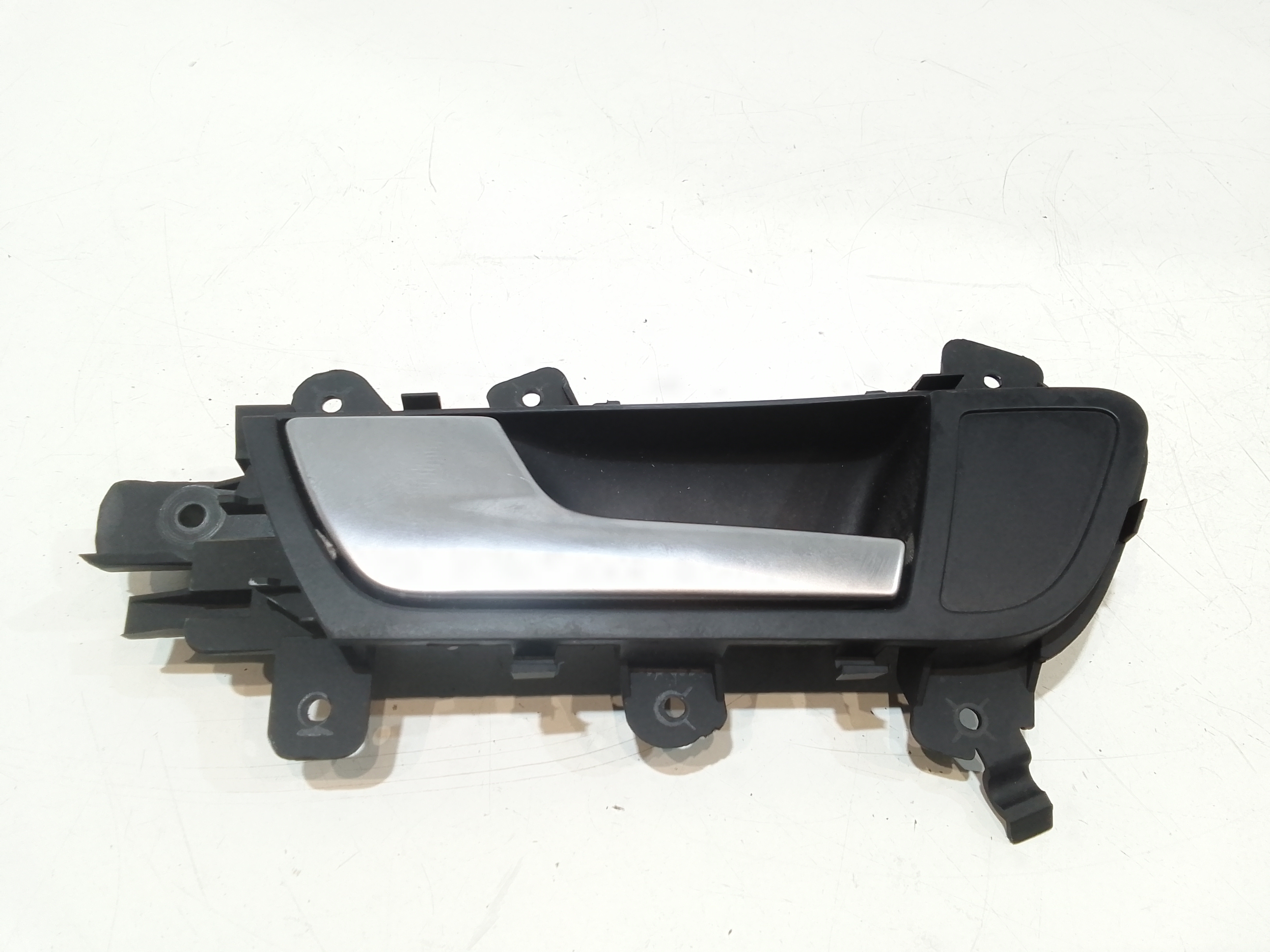 Maniglia Int. Apertura Porta Post. Sinistro 8K0839019E7PE Usato