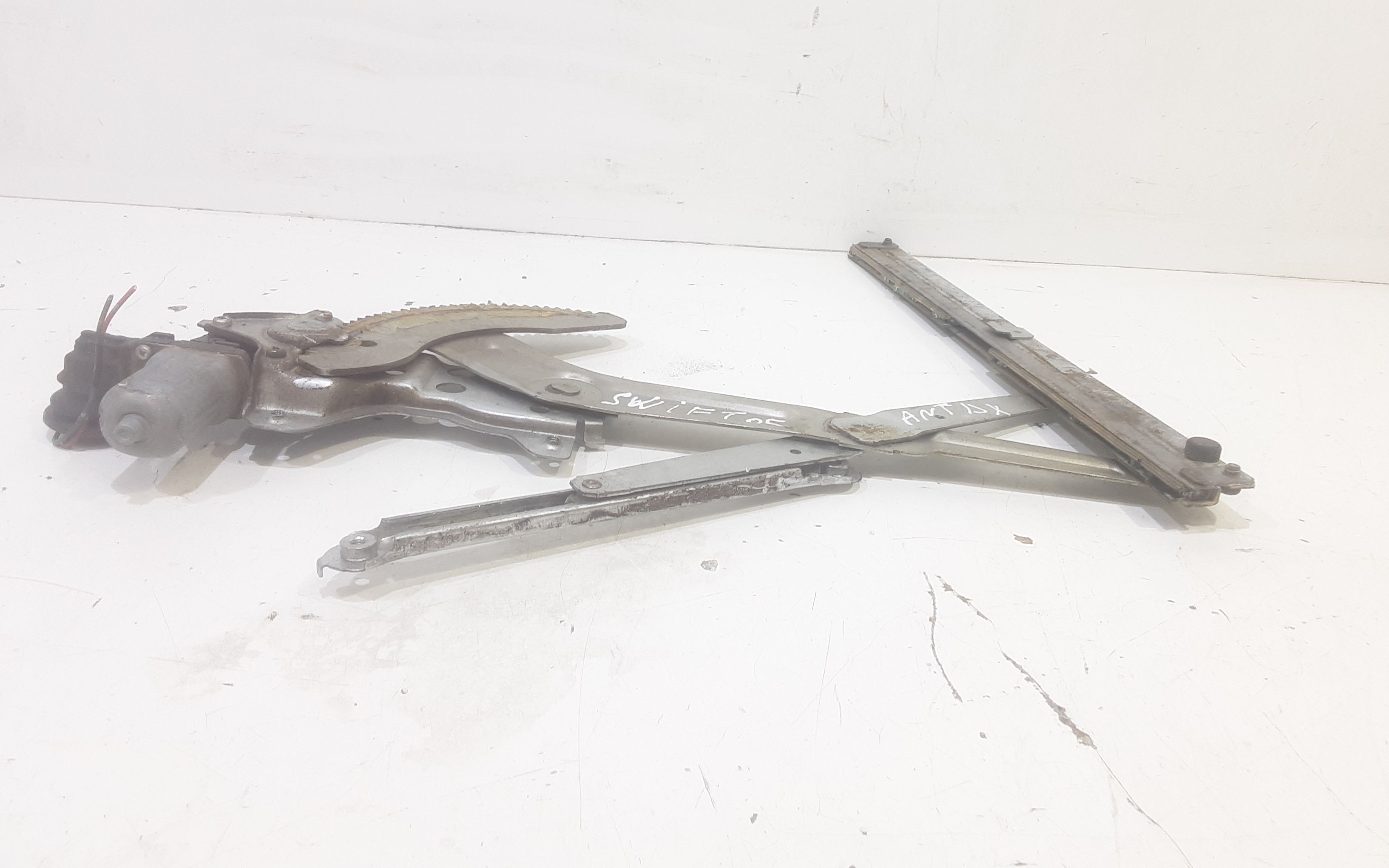 Alzacristallo Porta Ant. Destro 8341062J00000 Usato