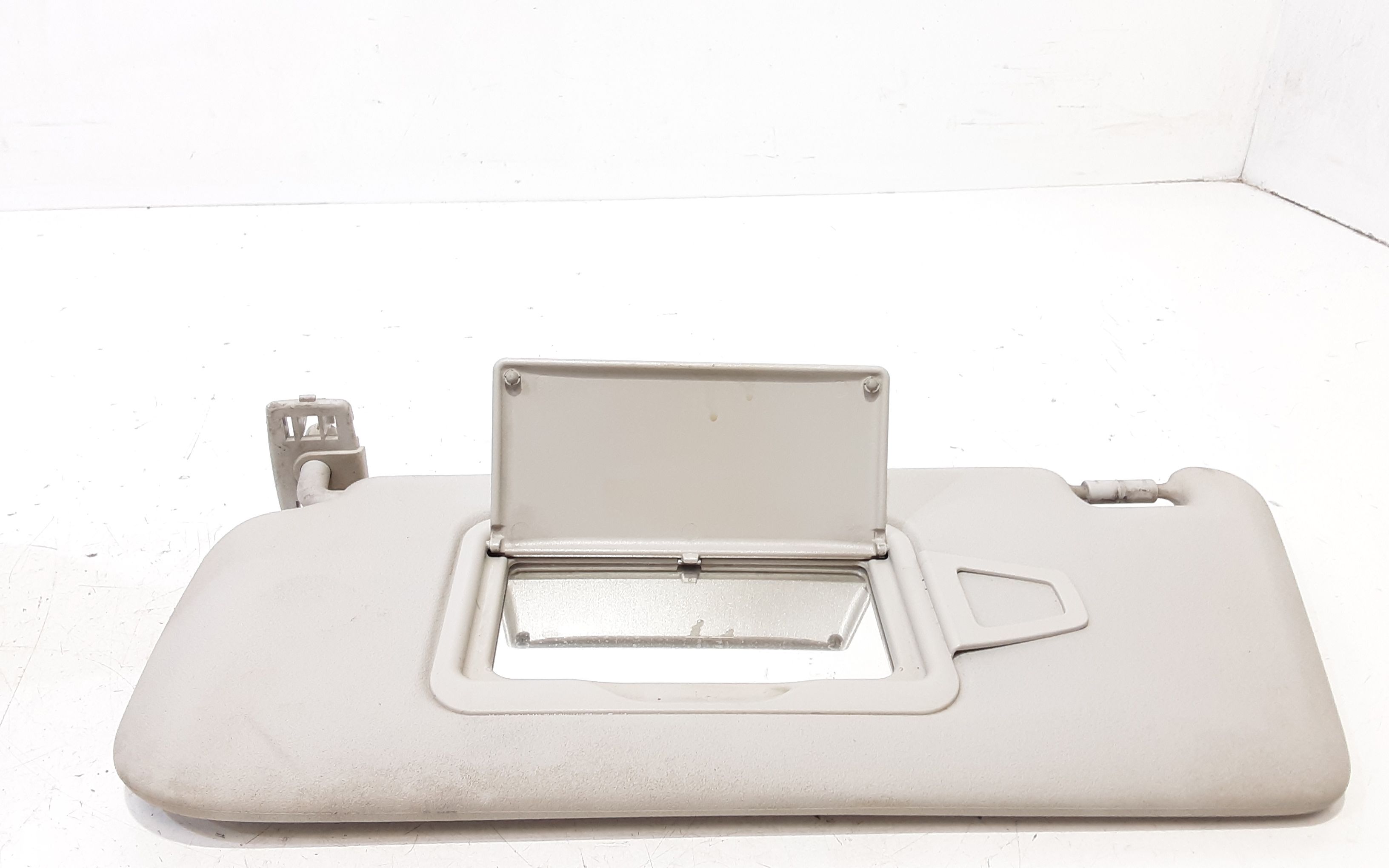 Aletta Parasole Parabrezza Sinistro A16981001107H48 Usato