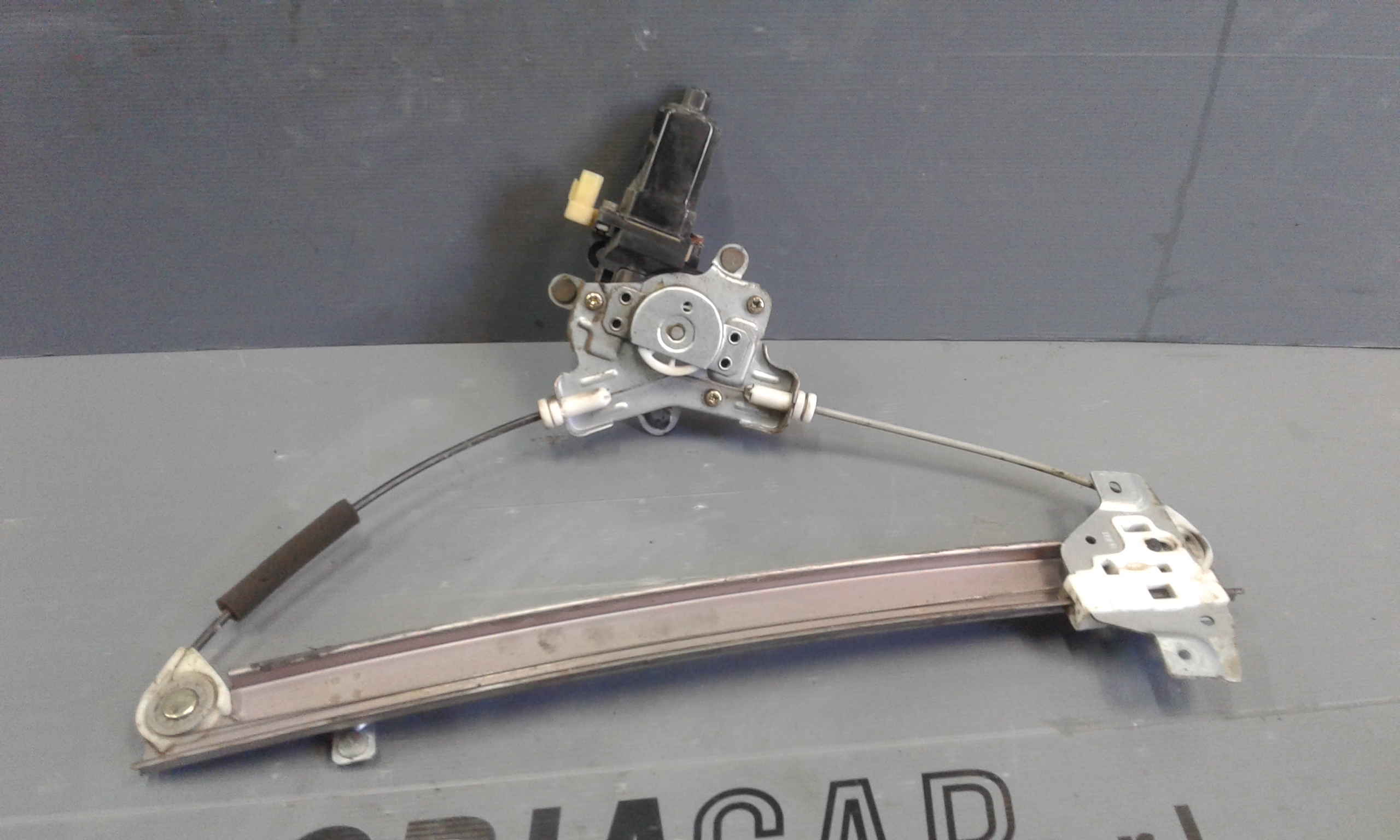 Alzacristallo Porta Ant. Destro 824021C000 Usato