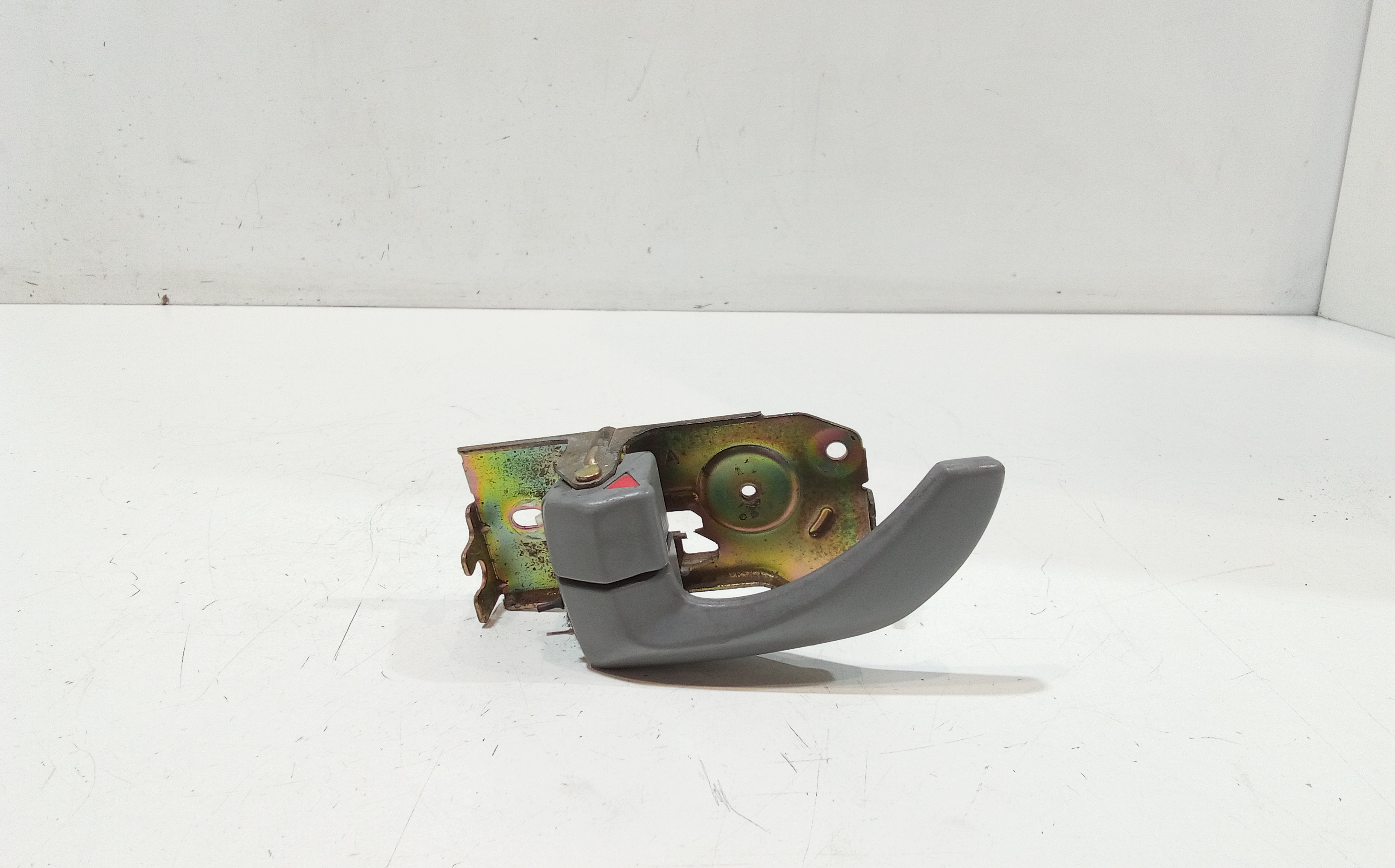 Maniglia Int. Apertura Porta Ant. Sinistro 826103E000CY Usato