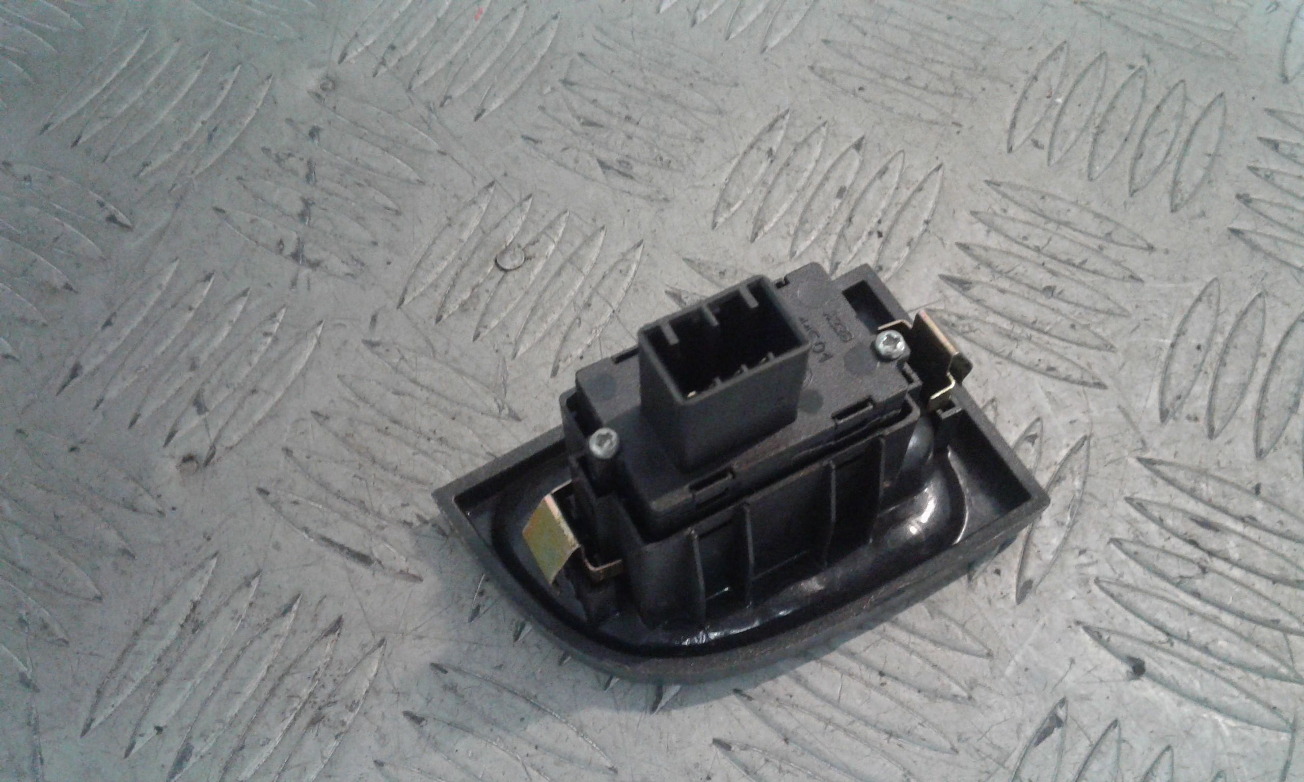 Interruttore Alzacristalli Porta Post. Destro 156036060 Usato