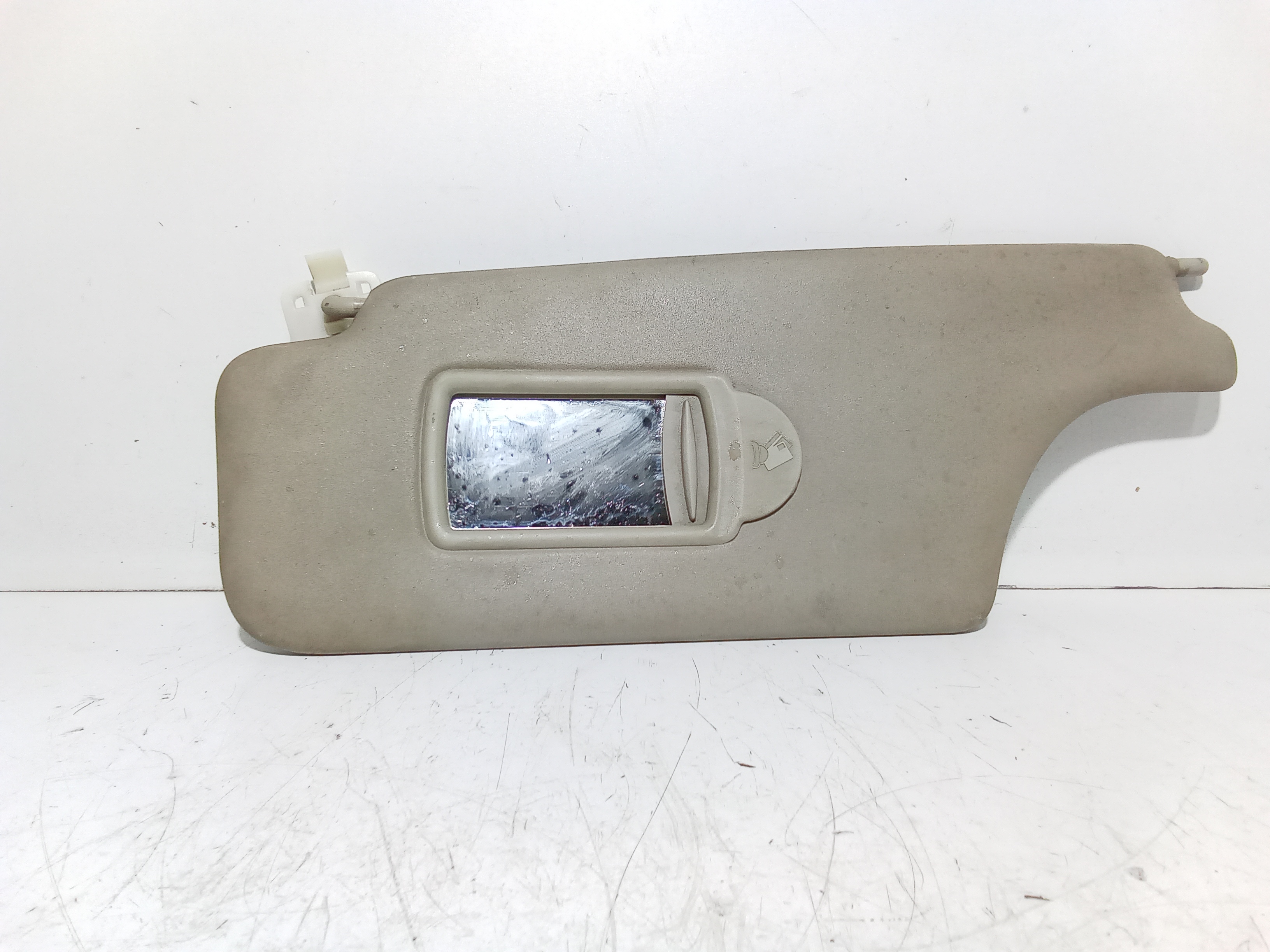 Aletta Parasole Parabrezza Sinistro 8200329035 Usato