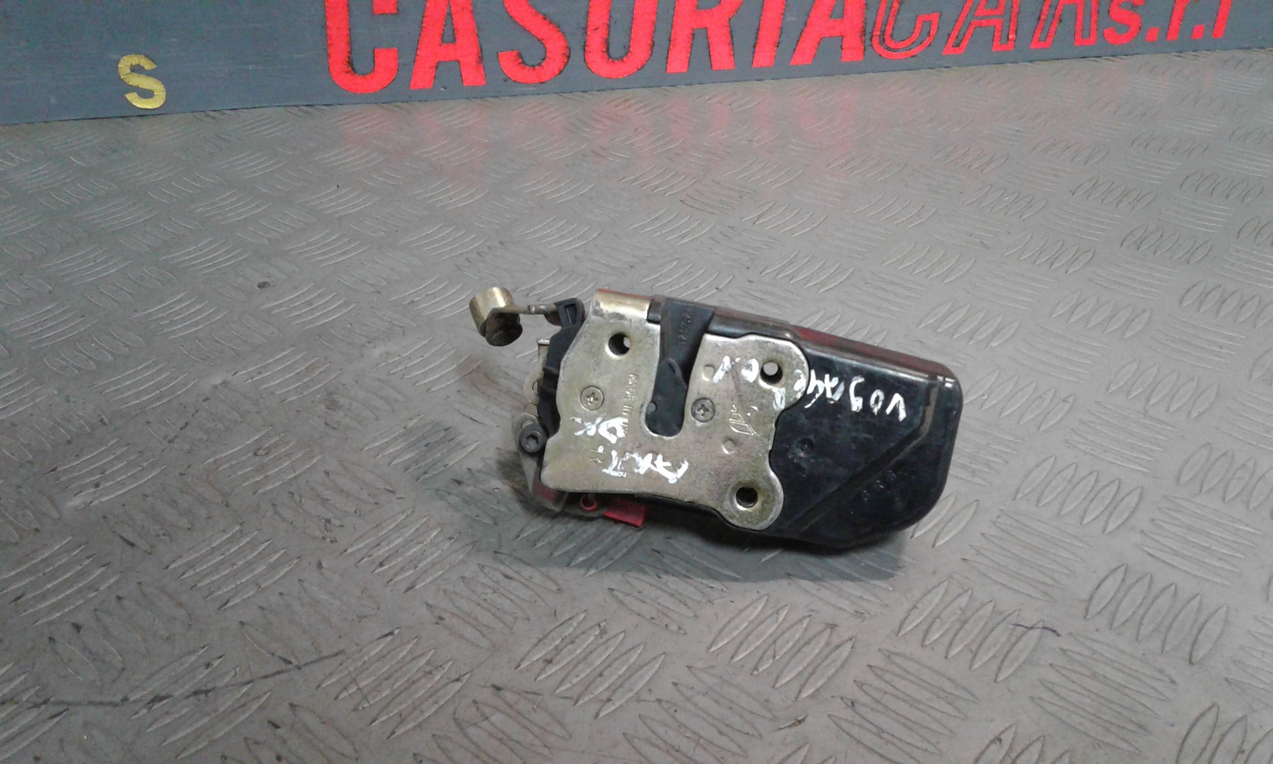 Serratura Porta Ant. Destro K05109866AB Usato